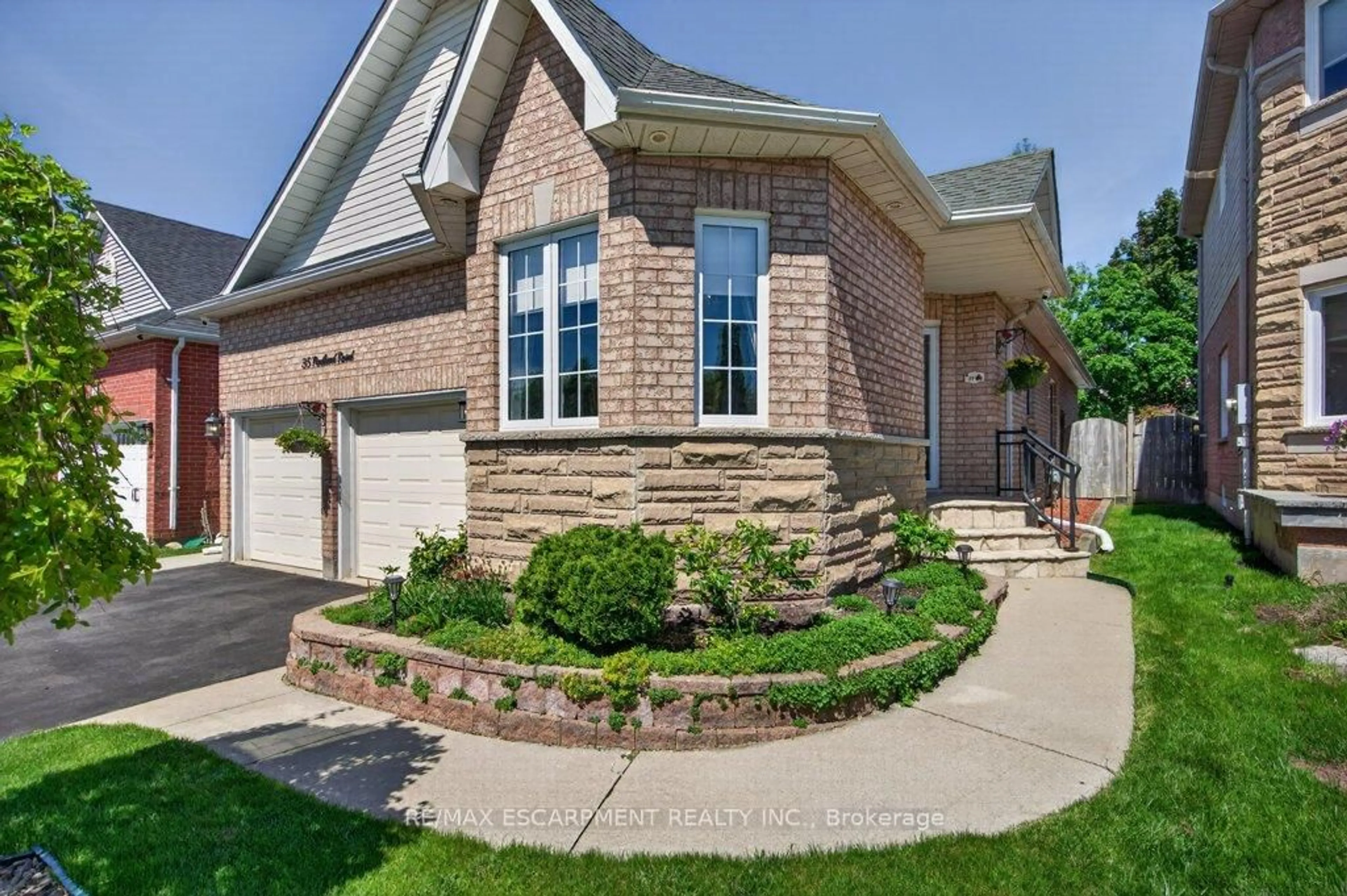 Home with brick exterior material, street for 35 Pentland Rd, Hamilton Ontario L0R 2H5