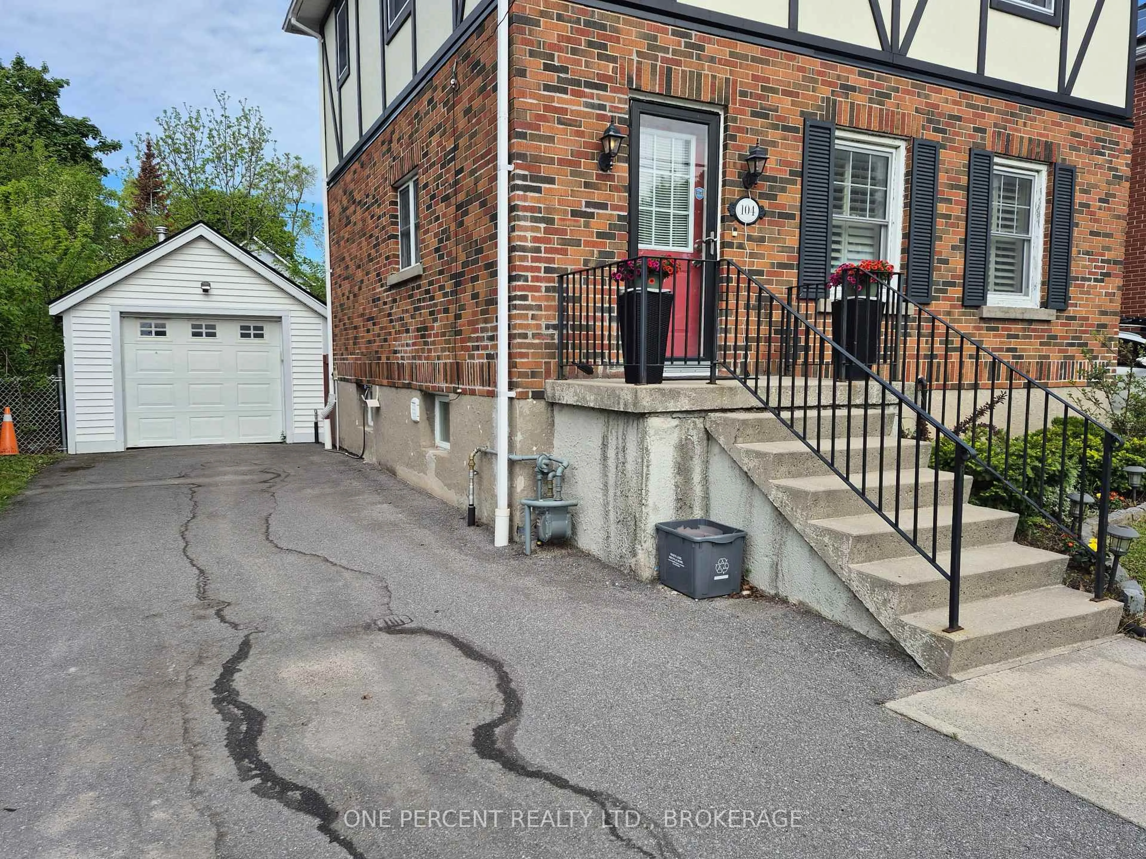 A pic from outside/outdoor area/front of a property/back of a property/a pic from drone, street for 104 Ellerbeck St, Kingston Ontario K7L 4H7