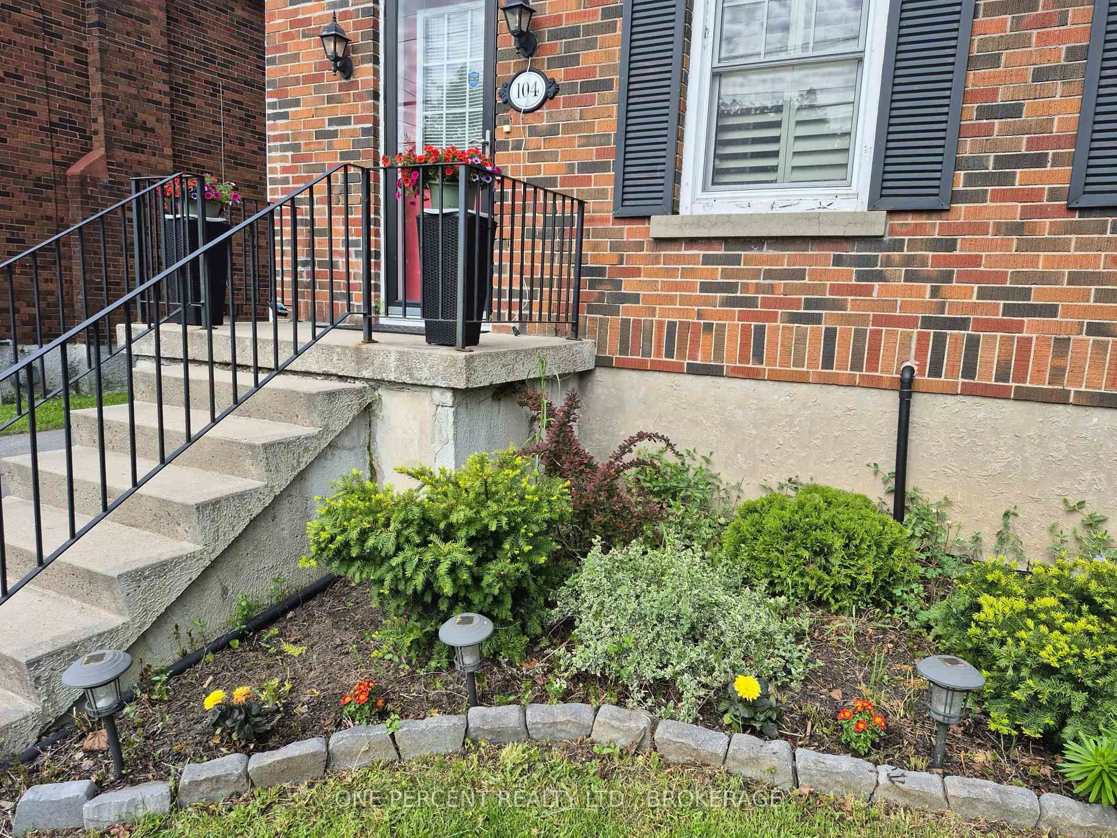 Unknown for 104 Ellerbeck St, Kingston Ontario K7L 4H7