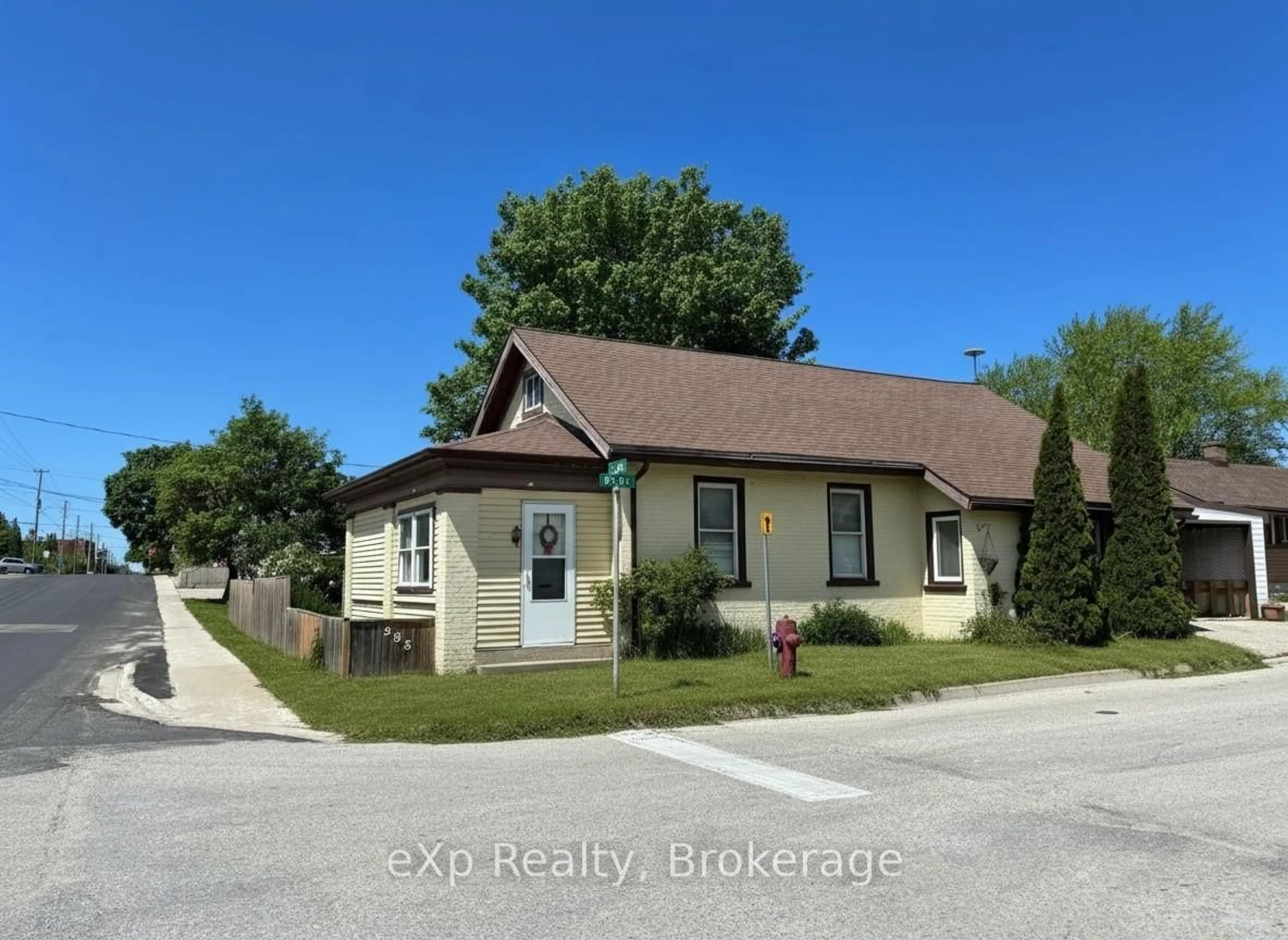 Unknown for 385 11th Ave, Hanover Ontario N4N 2R7