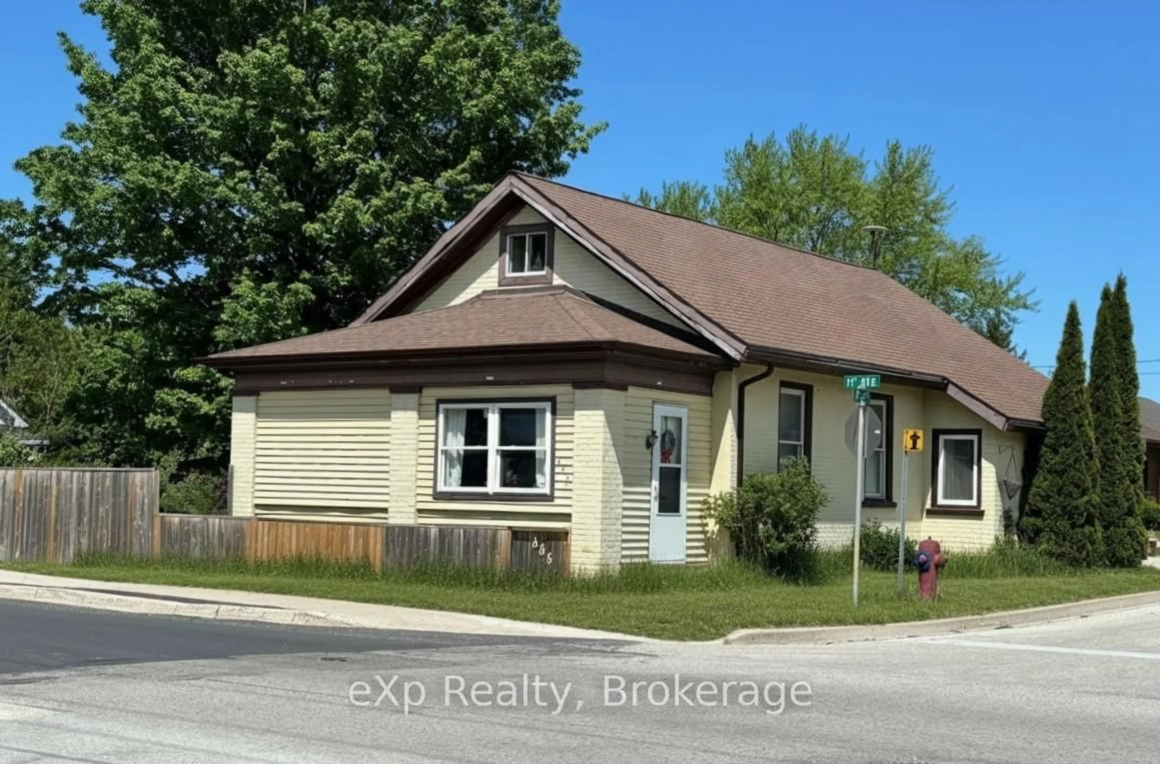 Unknown for 385 11th Ave, Hanover Ontario N4N 2R7