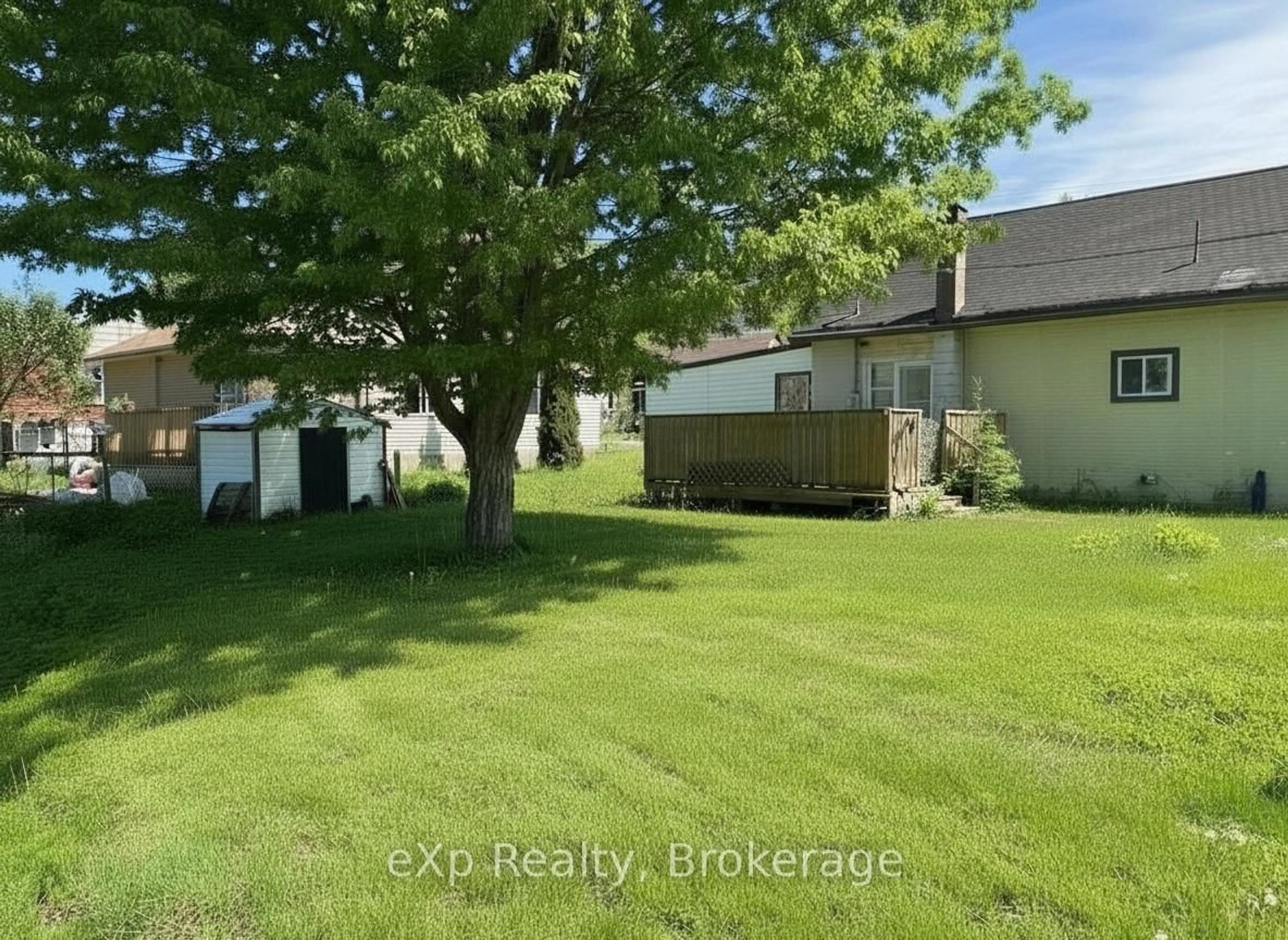 A pic from outside/outdoor area/front of a property/back of a property/a pic from drone, street for 385 11th Ave, Hanover Ontario N4N 2R7