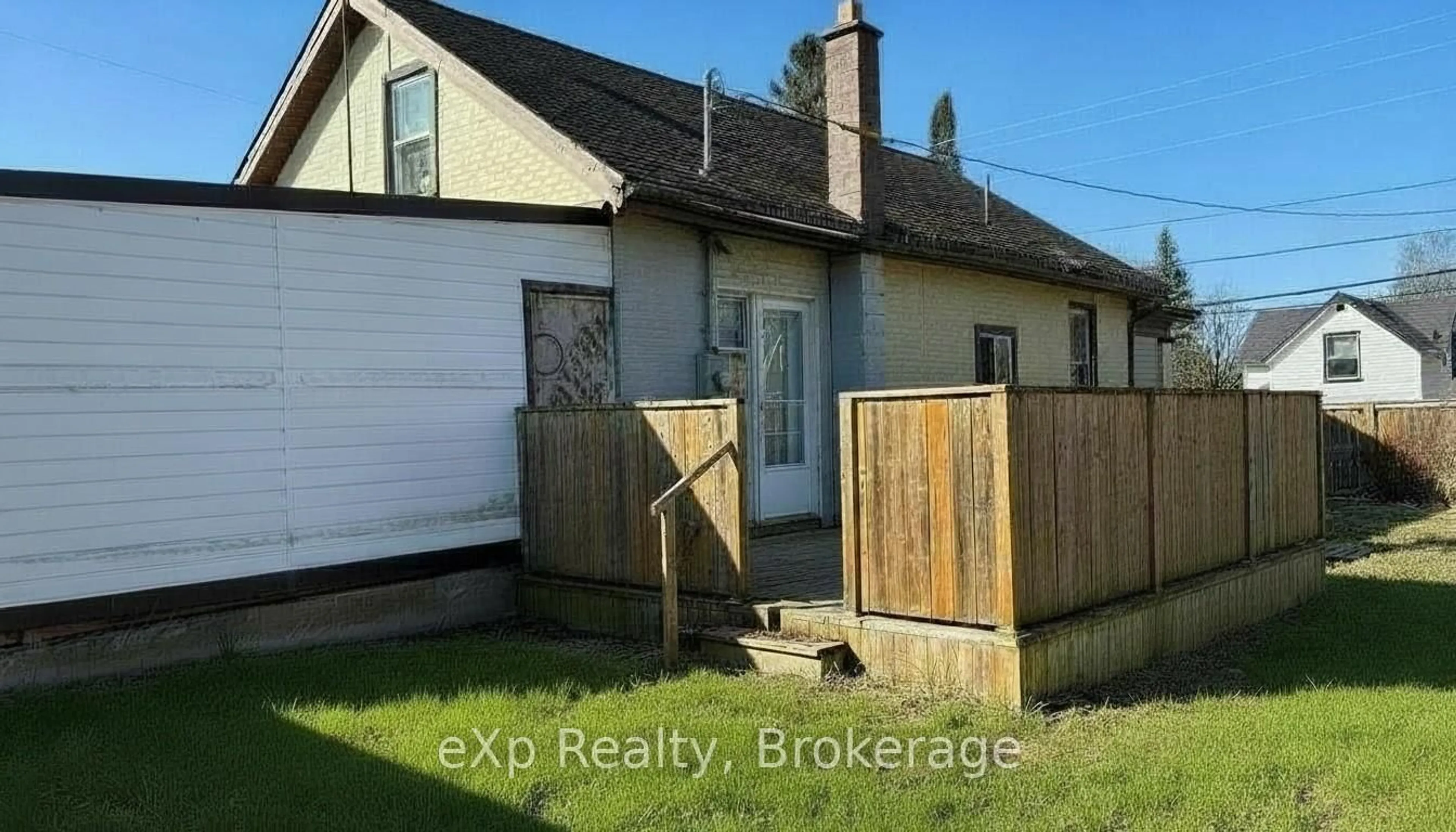 A pic from outside/outdoor area/front of a property/back of a property/a pic from drone, street for 385 11th Ave, Hanover Ontario N4N 2R7