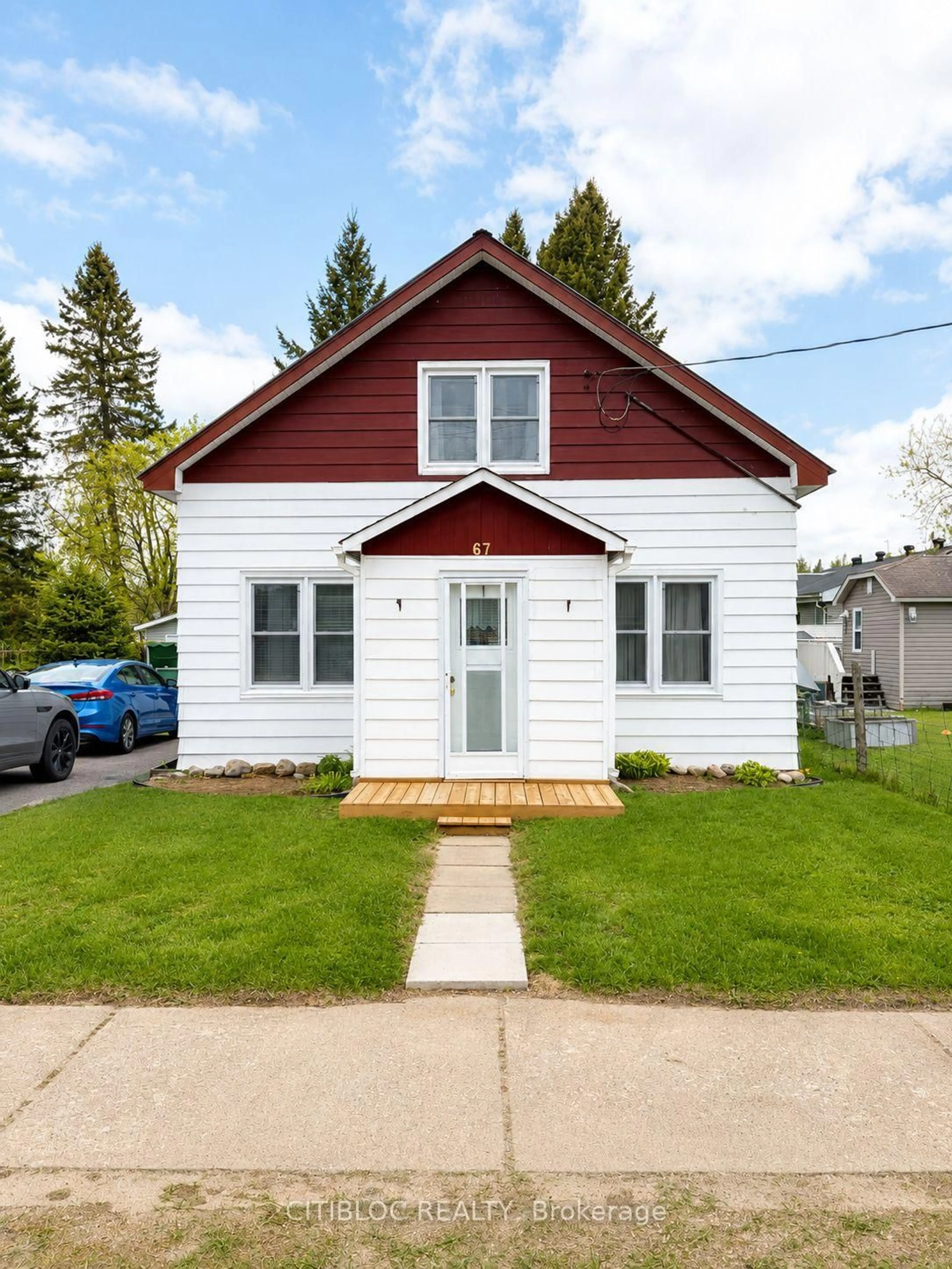 Home with vinyl exterior material, street for 67 Ottawa Ave, South River Ontario P0A 1X0