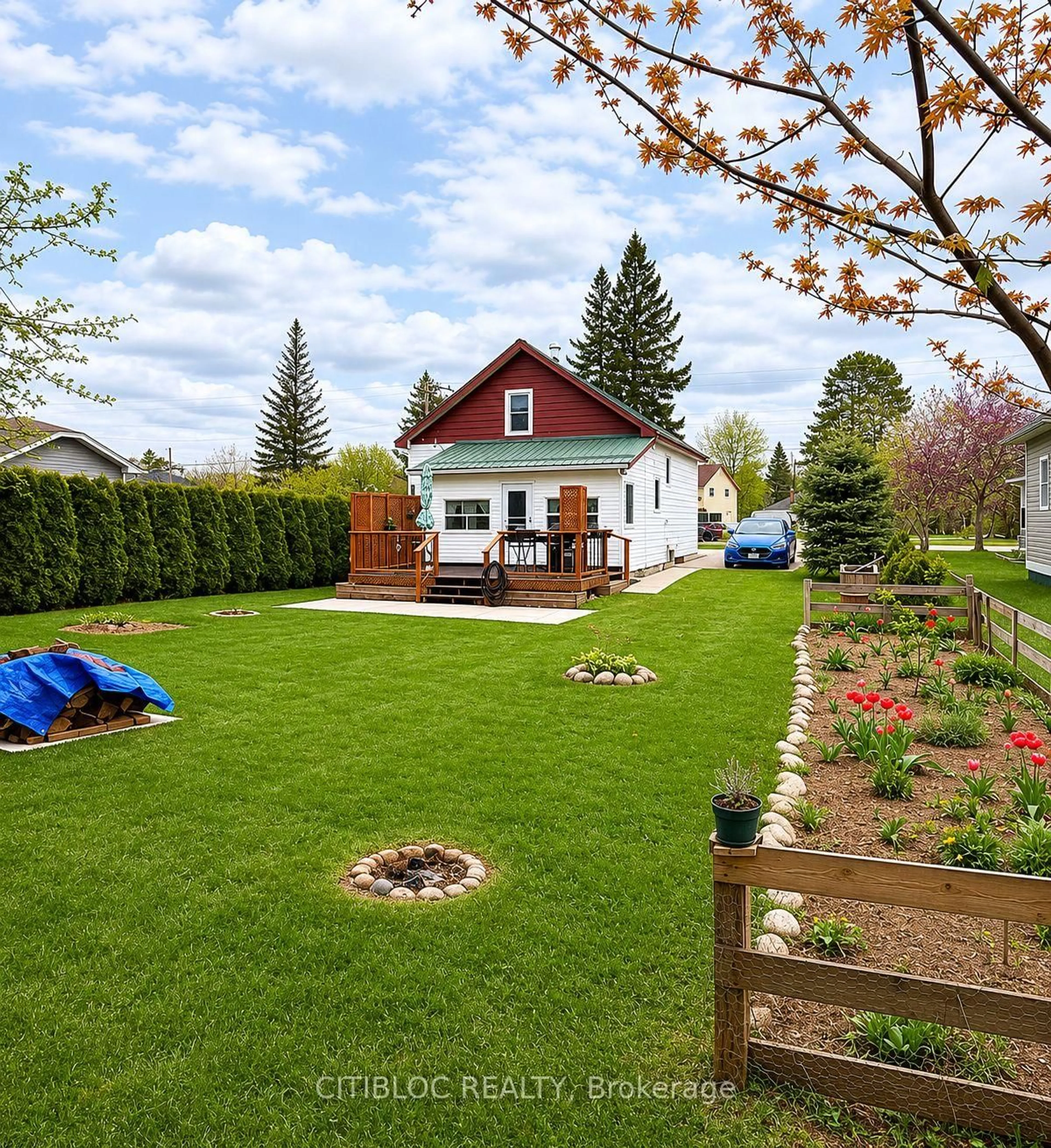 A pic from outside/outdoor area/front of a property/back of a property/a pic from drone, street for 67 Ottawa Ave, South River Ontario P0A 1X0