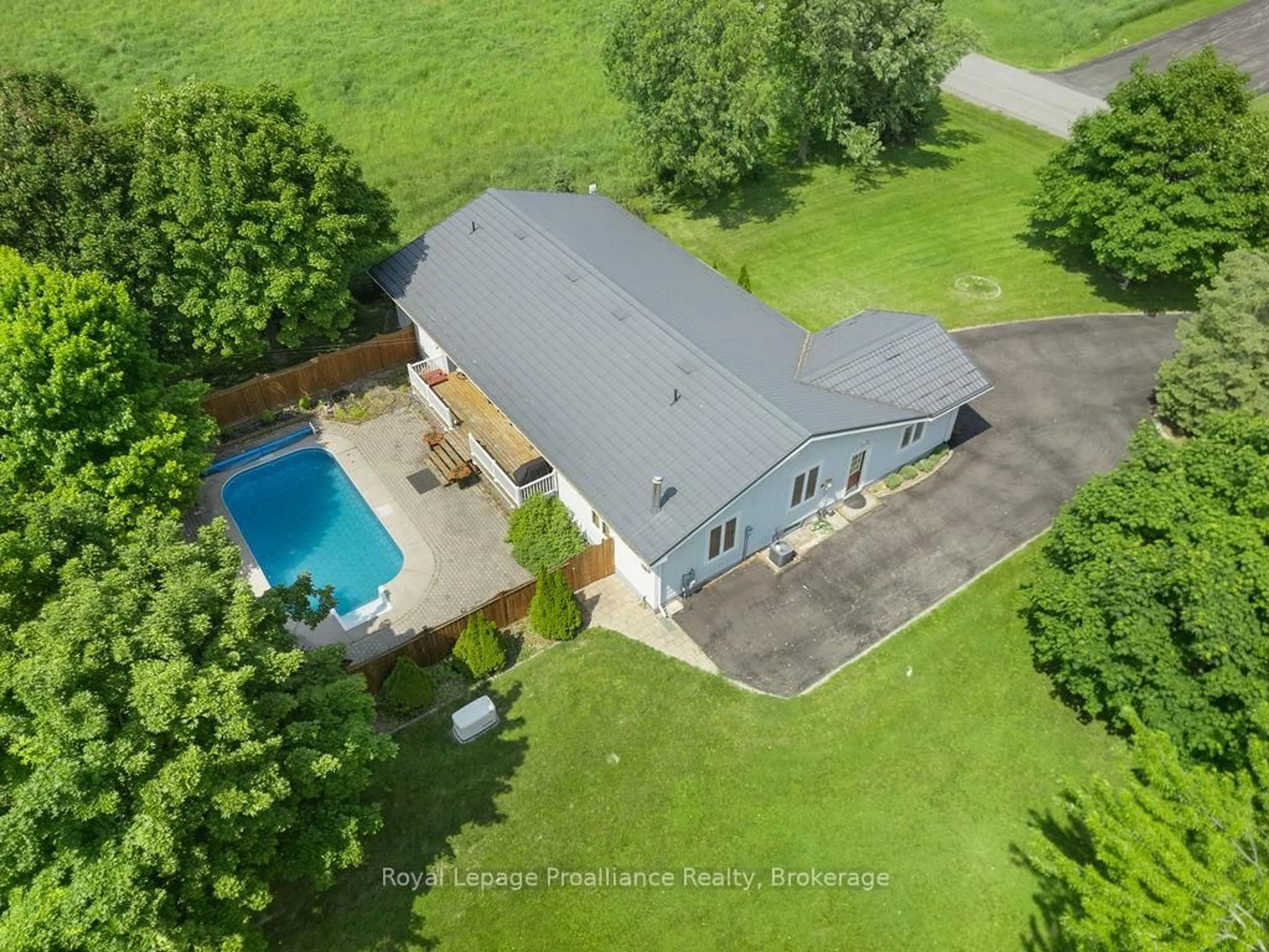 A pic from outside/outdoor area/front of a property/back of a property/a pic from drone, water/lake/river/ocean view for 288 Edward St, Stirling Ontario K0K 3E0