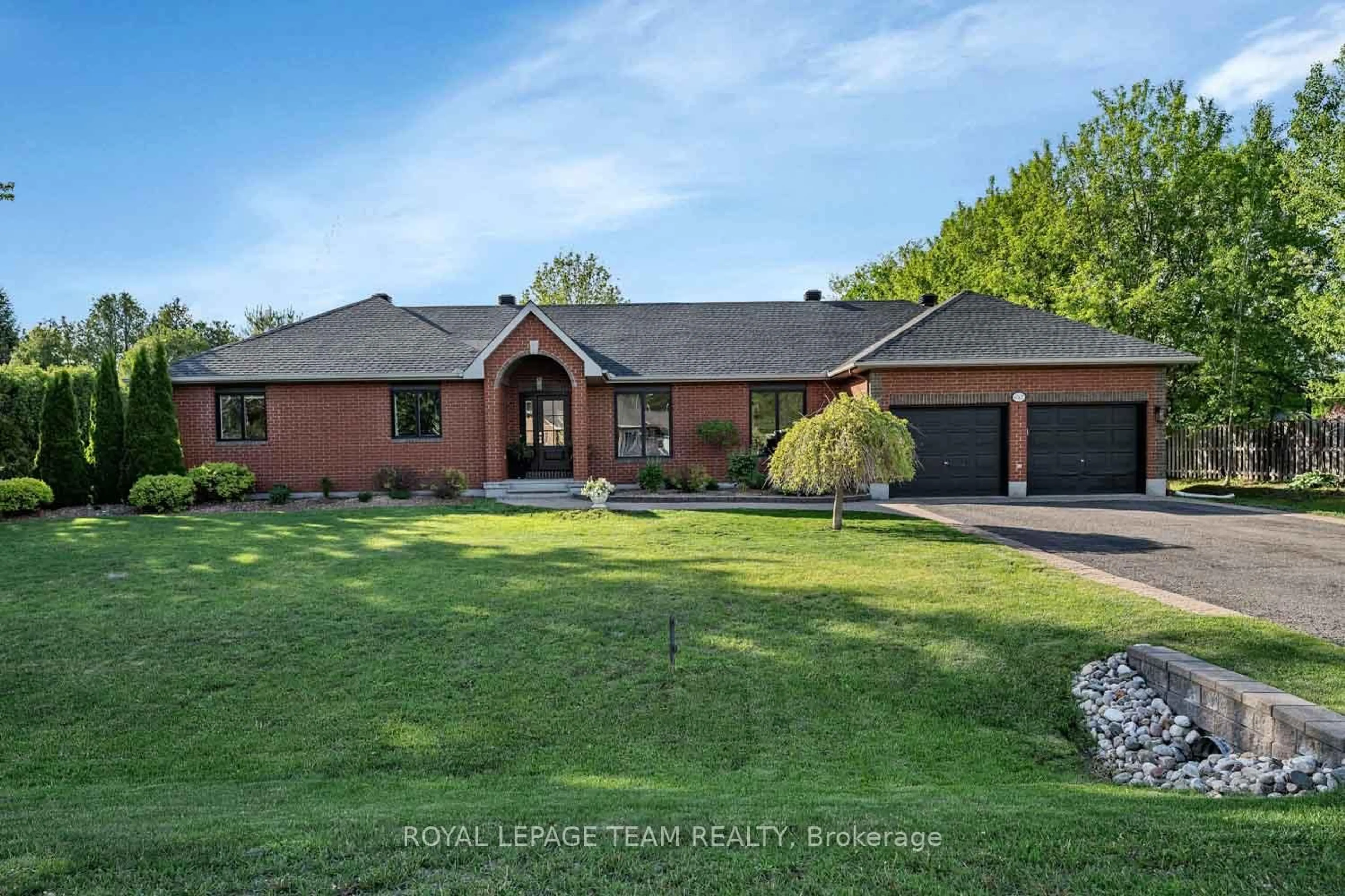 Home with brick exterior material, unknown for 6567 Courtland Grove Cres, Greely Ontario K4P 1G5