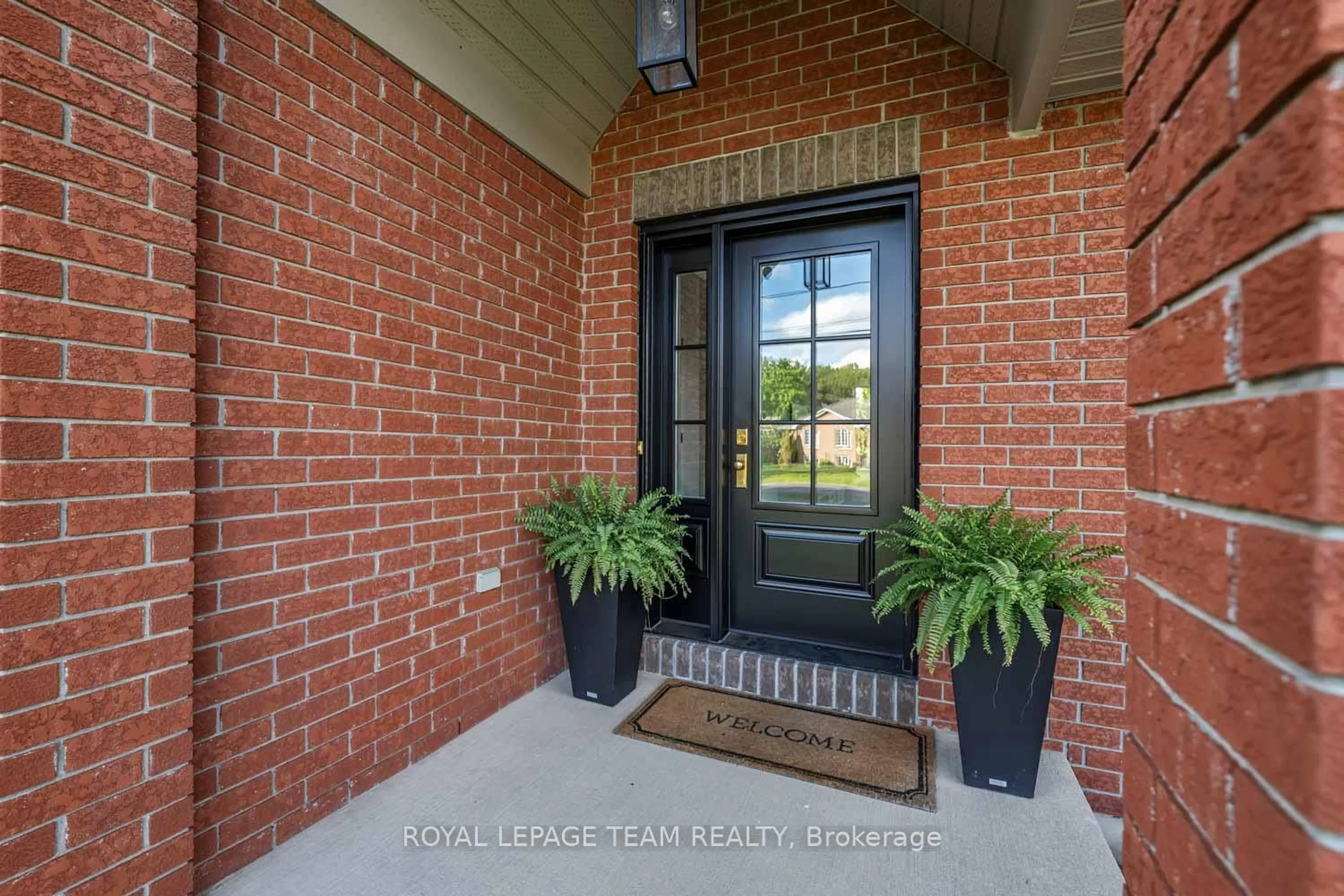 Indoor entryway for 6567 Courtland Grove Cres, Greely Ontario K4P 1G5