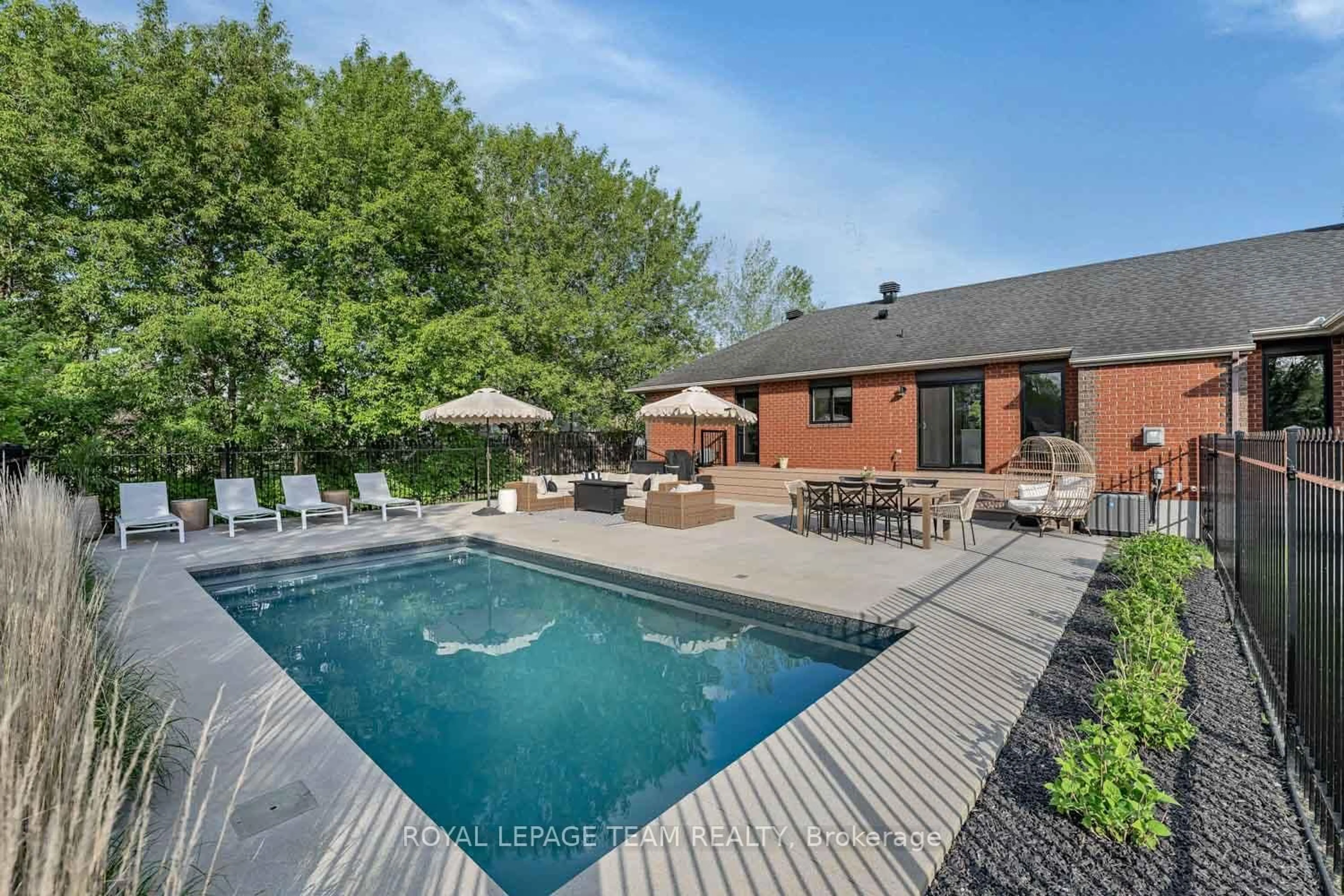 Pool for 6567 Courtland Grove Cres, Greely Ontario K4P 1G5