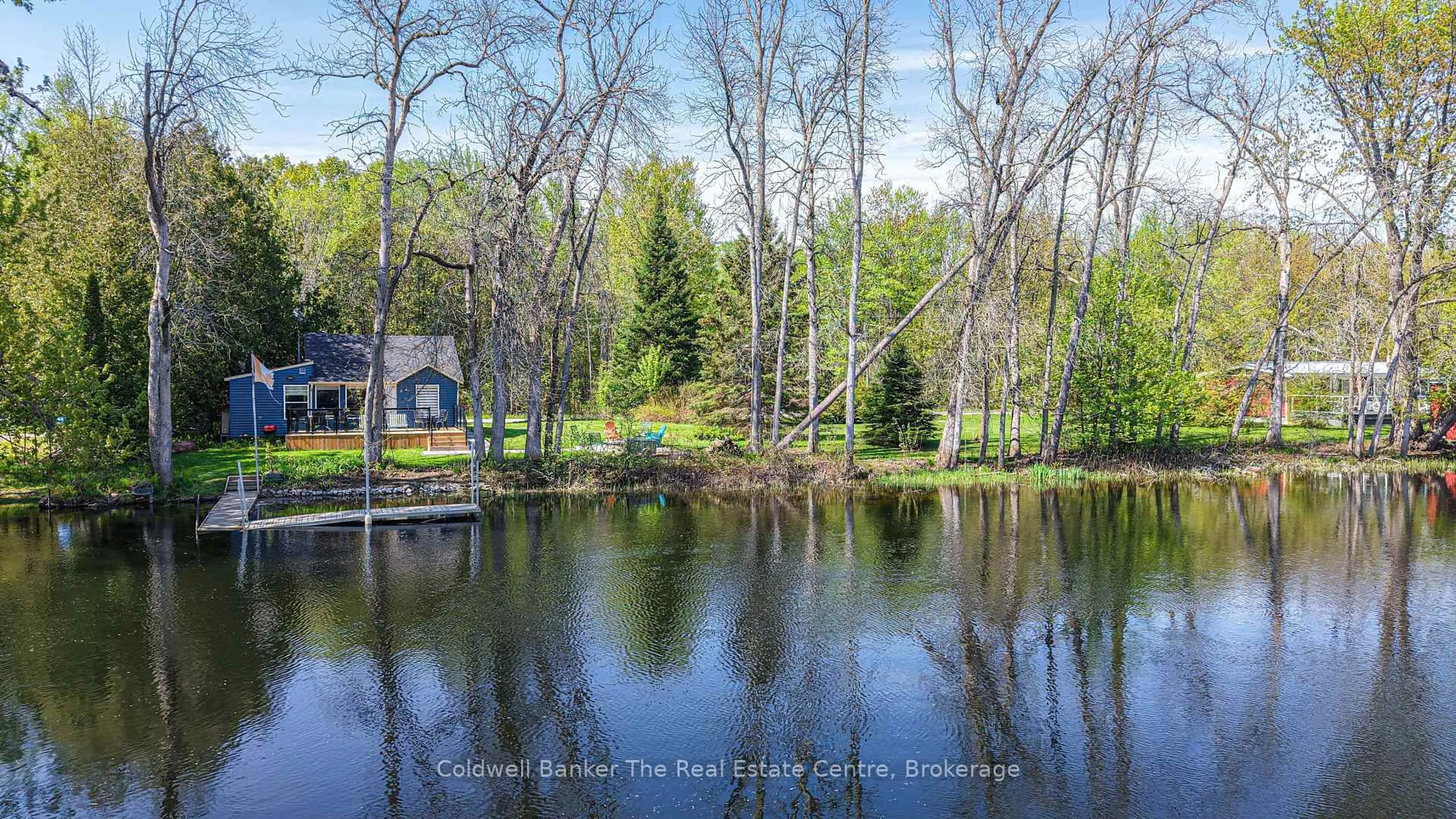 A pic from outside/outdoor area/front of a property/back of a property/a pic from drone, water/lake/river/ocean view for 1079 Severn River Rd, Gravenhurst Ontario P0E 1N0