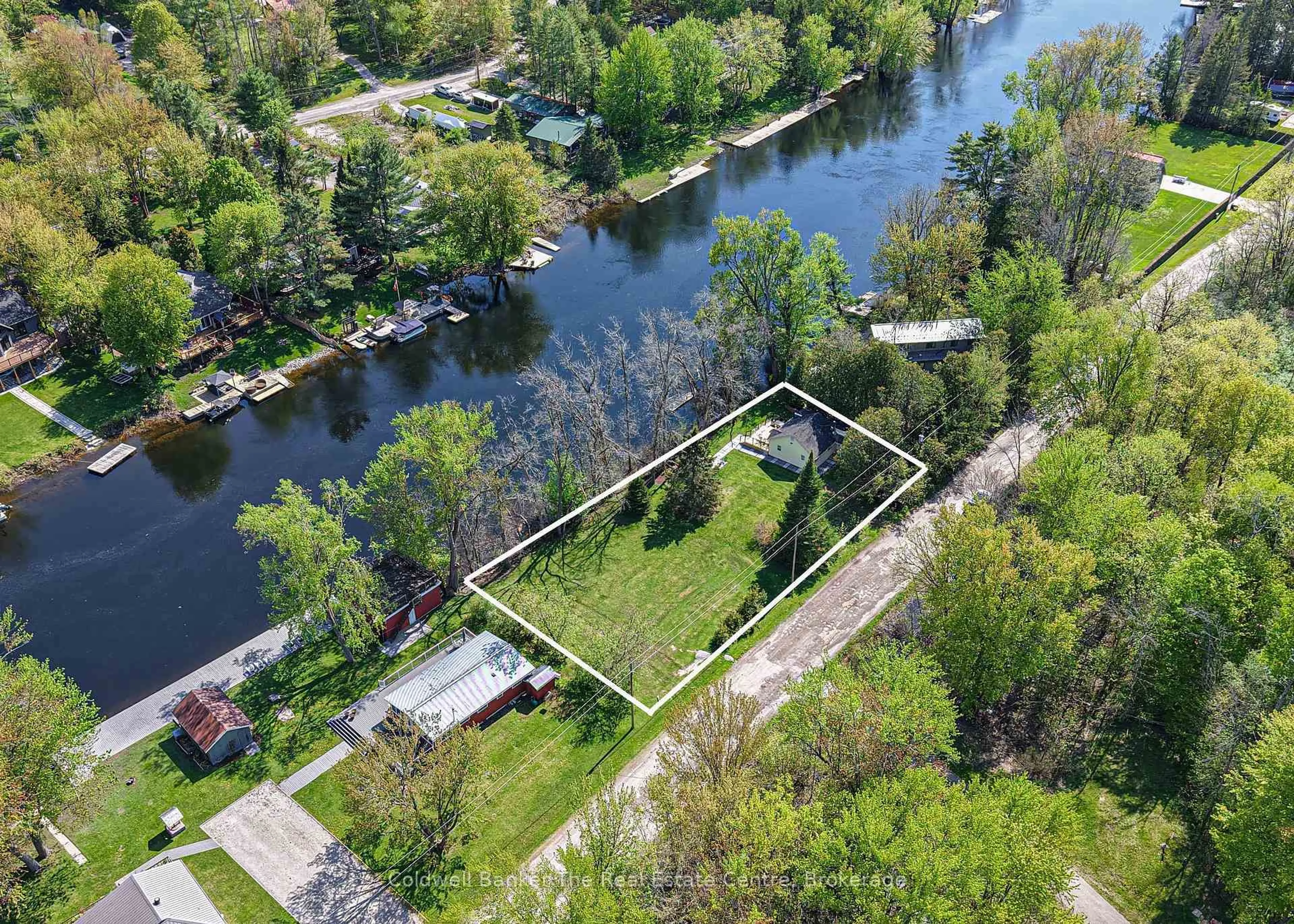 A pic from outside/outdoor area/front of a property/back of a property/a pic from drone, water/lake/river/ocean view for 1079 Severn River Rd, Gravenhurst Ontario P0E 1N0