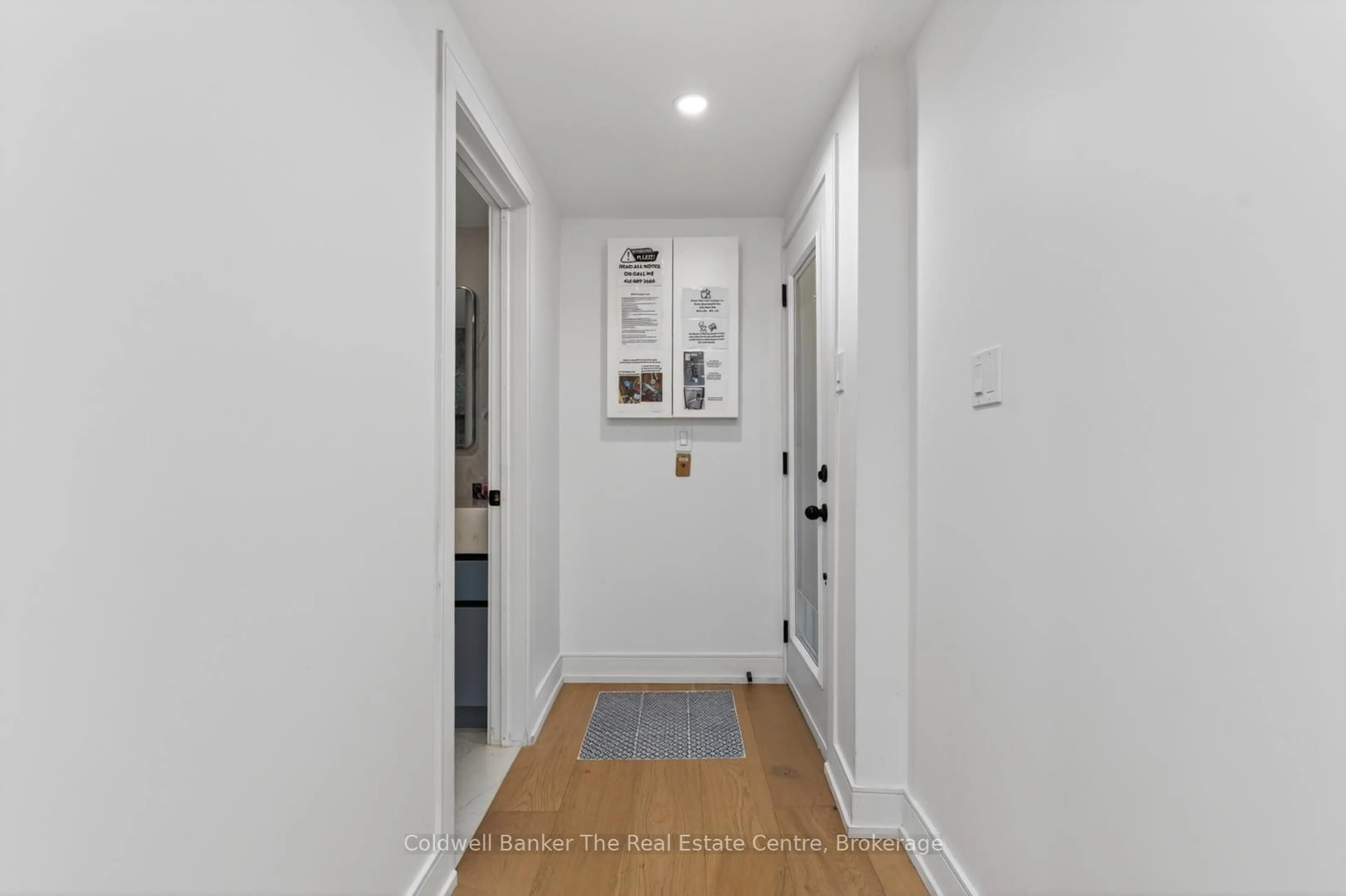 Indoor entryway for 1079 Severn River Rd, Gravenhurst Ontario P0E 1N0