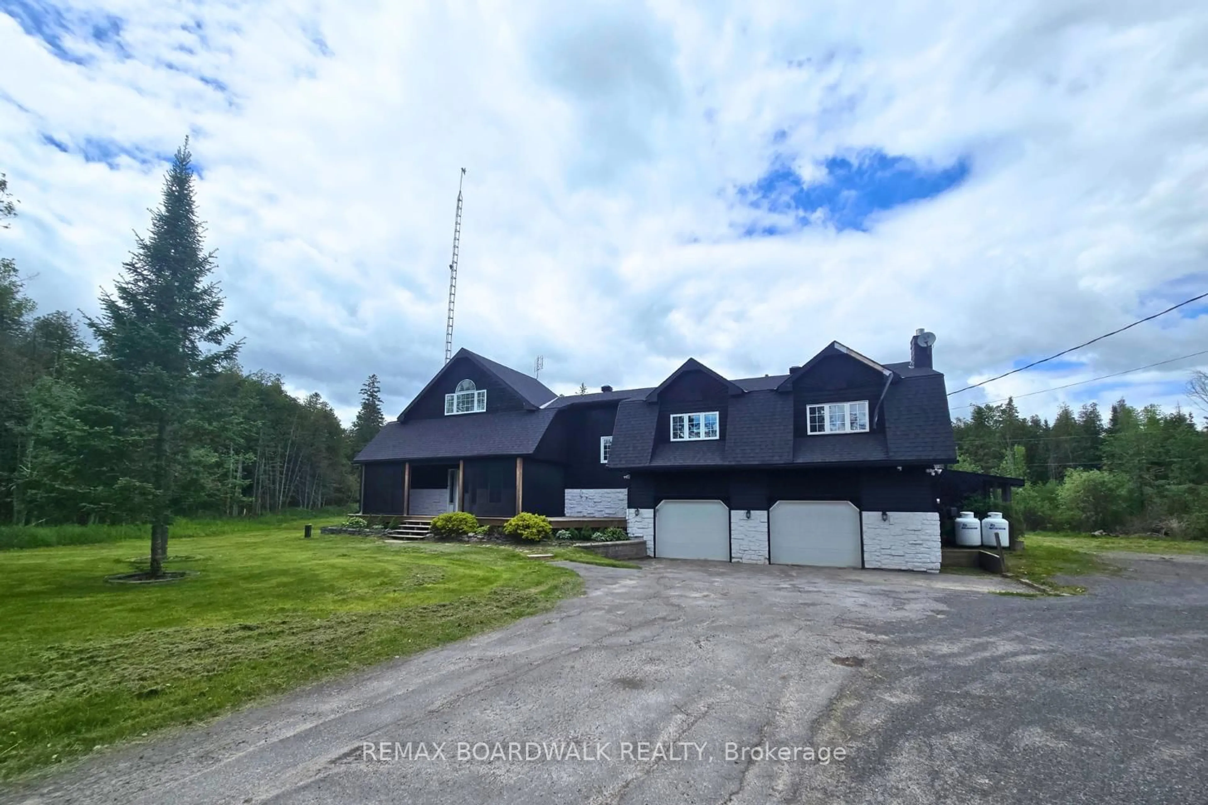 A pic from outside/outdoor area/front of a property/back of a property/a pic from drone, unknown for 776 Kings Creek Rd, Ashton Ontario K0A 1B0