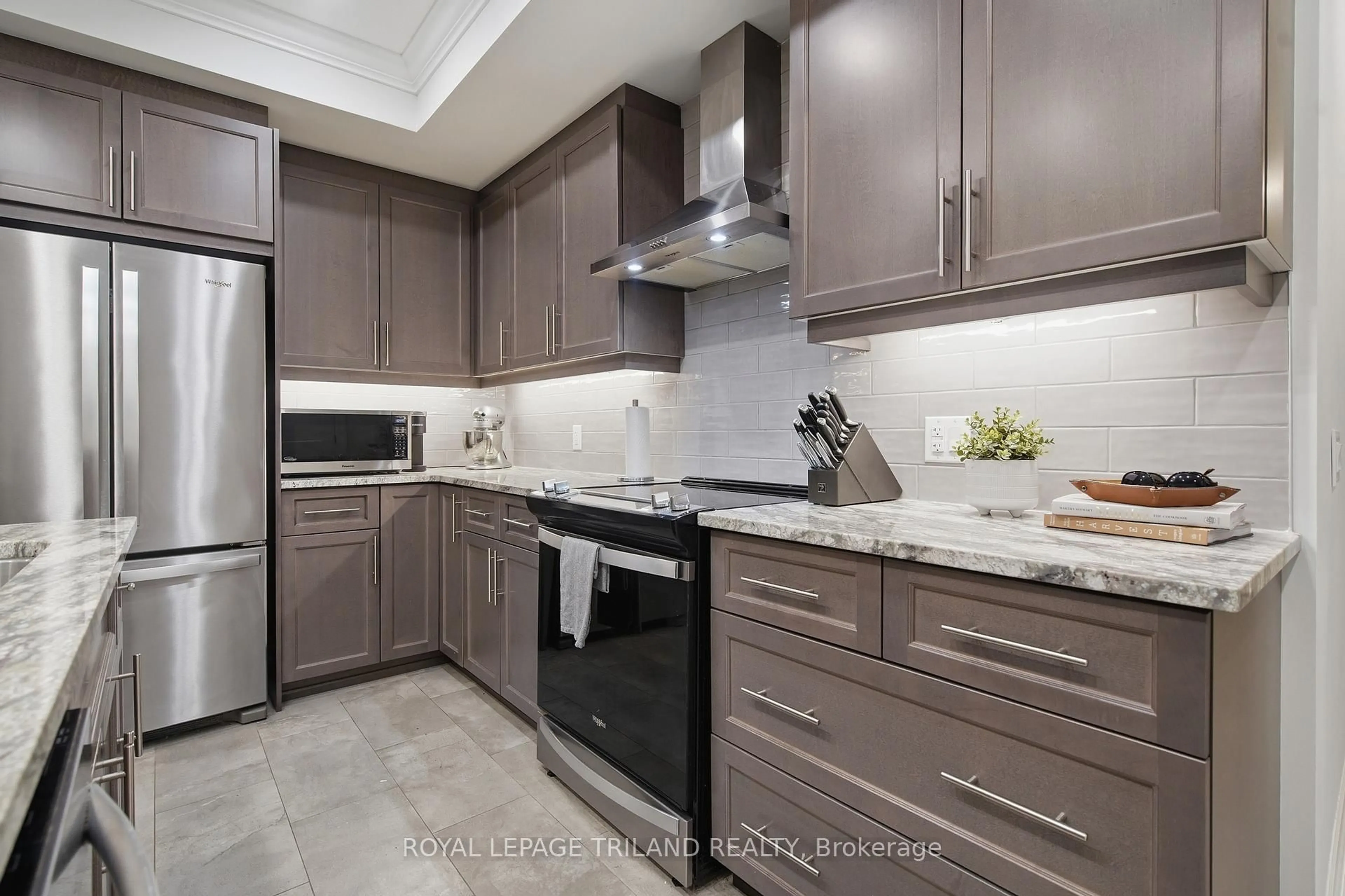 Unknown for 480 Callaway Rd #215, London North Ontario N6G 0Z3