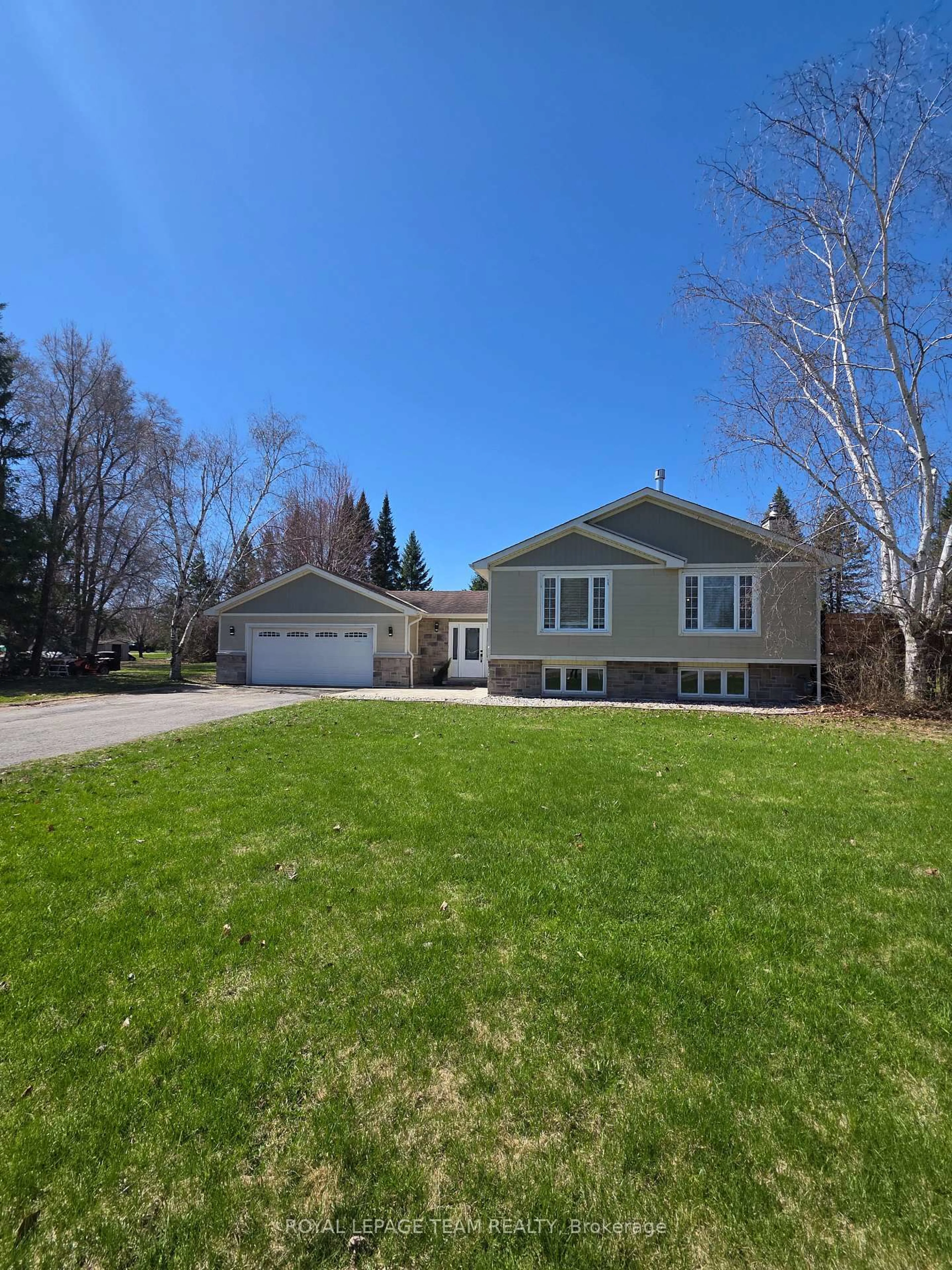 A pic from outside/outdoor area/front of a property/back of a property/a pic from drone, street for 18 Harmony Way, North Grenville Ontario K0G 1J0