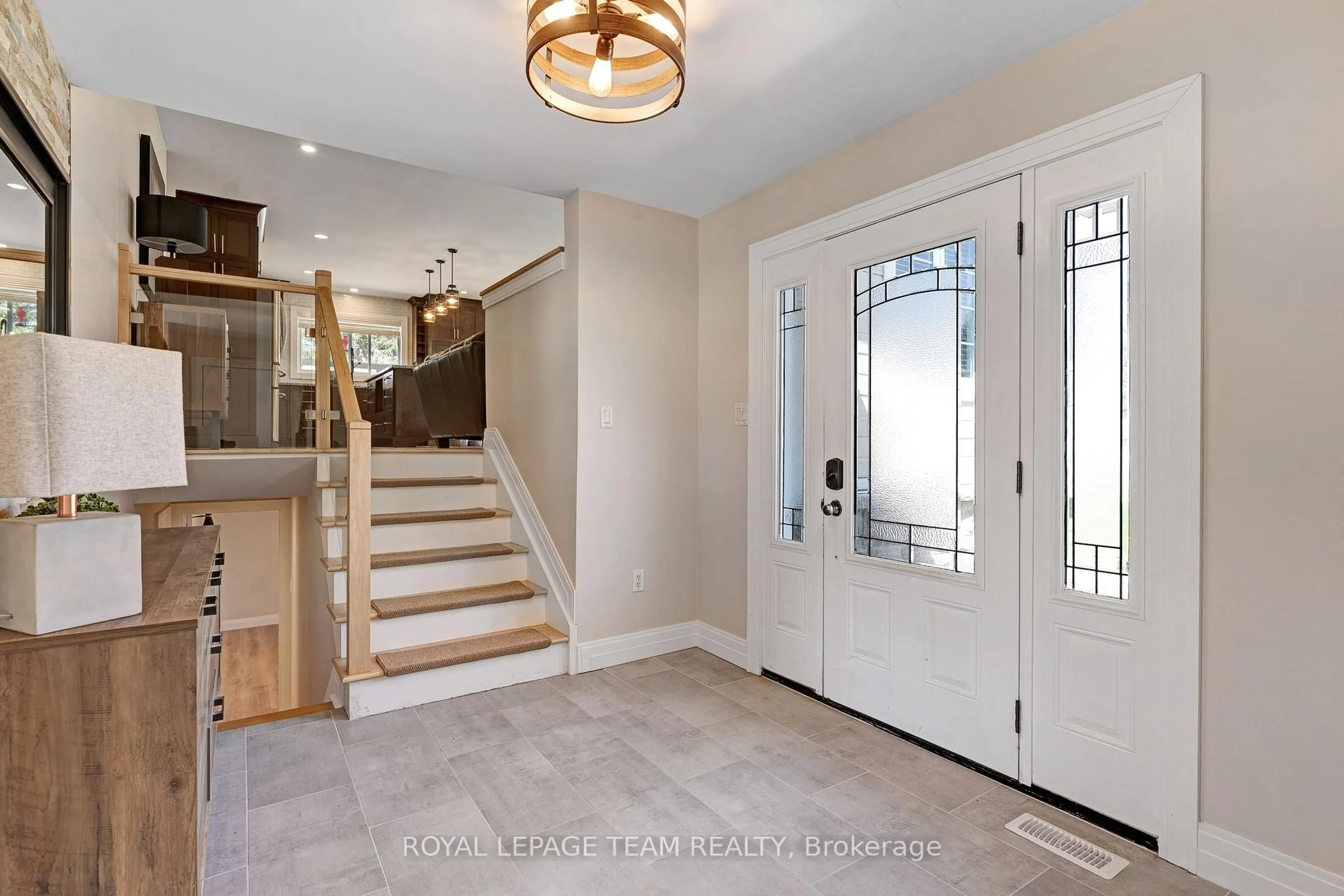 Indoor entryway for 18 Harmony Way, North Grenville Ontario K0G 1J0