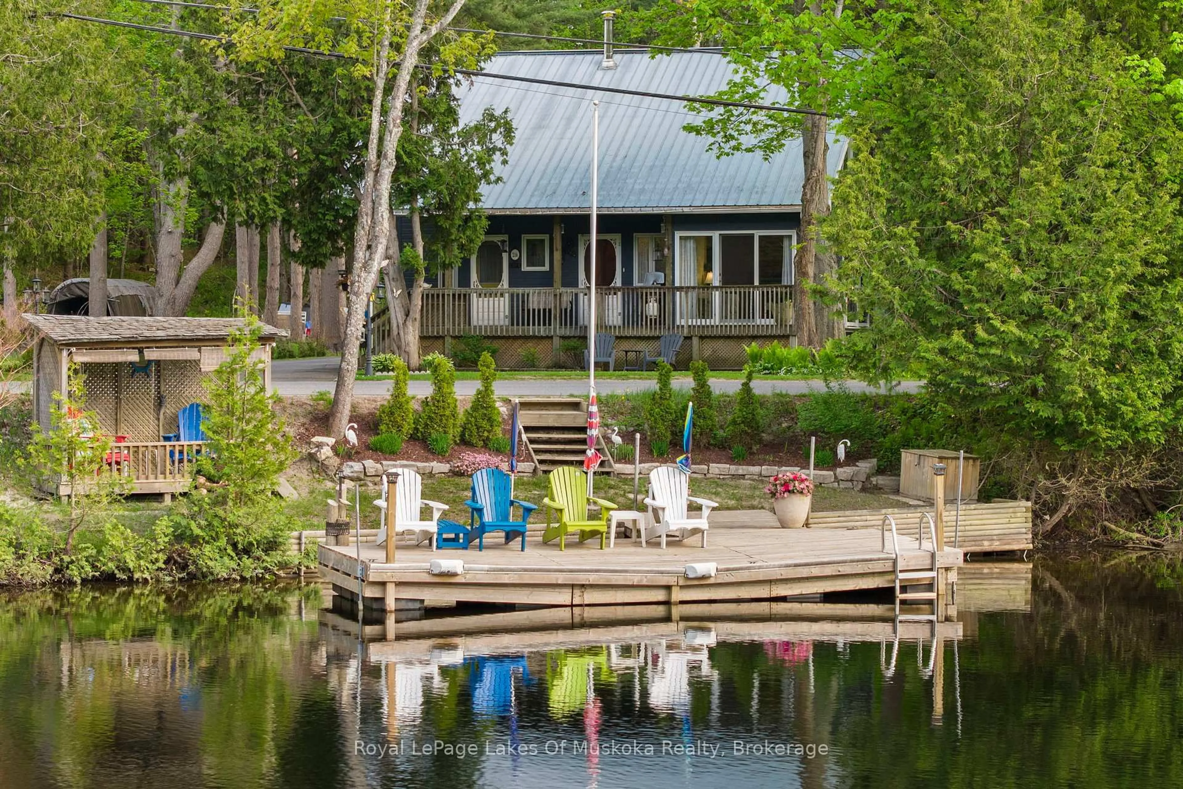 Patio, water/lake/river/ocean view for 216 Beaumont Rd, Bracebridge Ontario P1L 1X2
