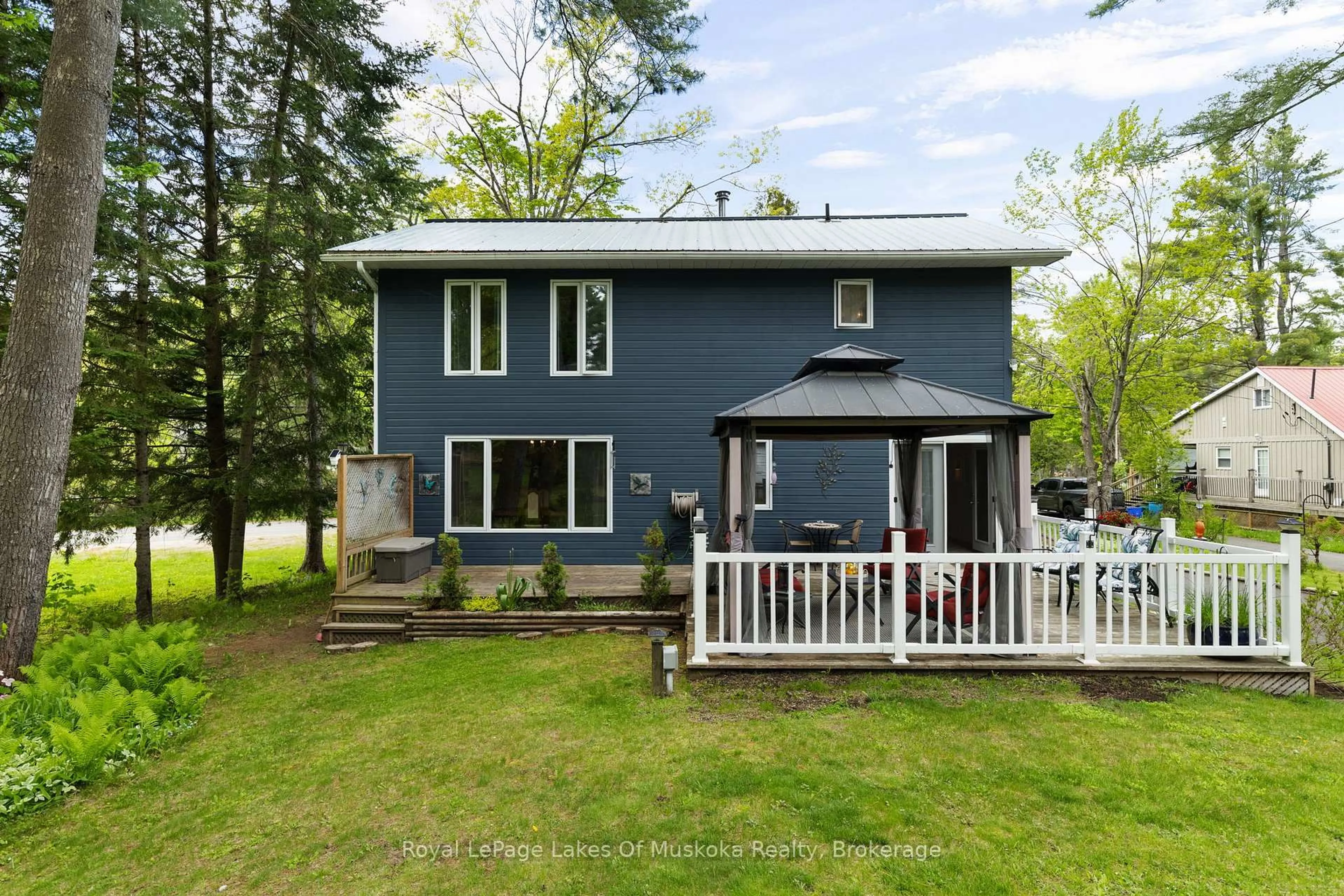 A pic from outside/outdoor area/front of a property/back of a property/a pic from drone, unknown for 216 Beaumont Rd, Bracebridge Ontario P1L 1X2