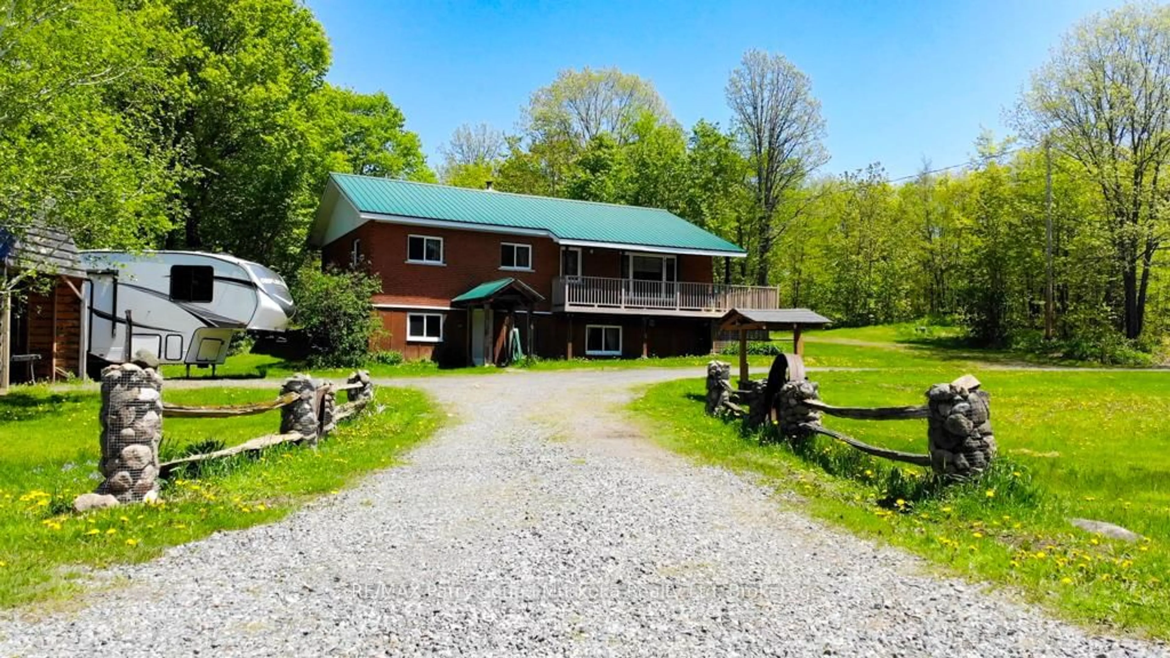 A pic from outside/outdoor area/front of a property/back of a property/a pic from drone, water/lake/river/ocean view for 690 Hurdville Rd, McKellar Ontario P2A 2W7