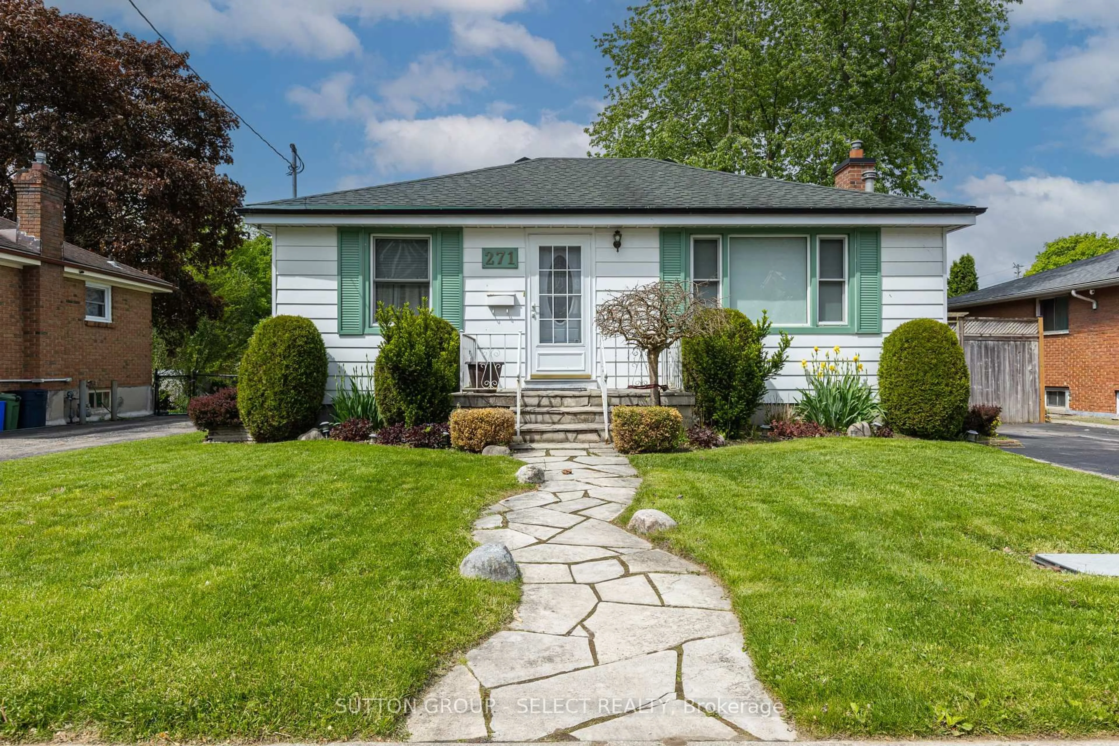Home with vinyl exterior material, street for 271 Taylor St, London East Ontario N5Y 2J6
