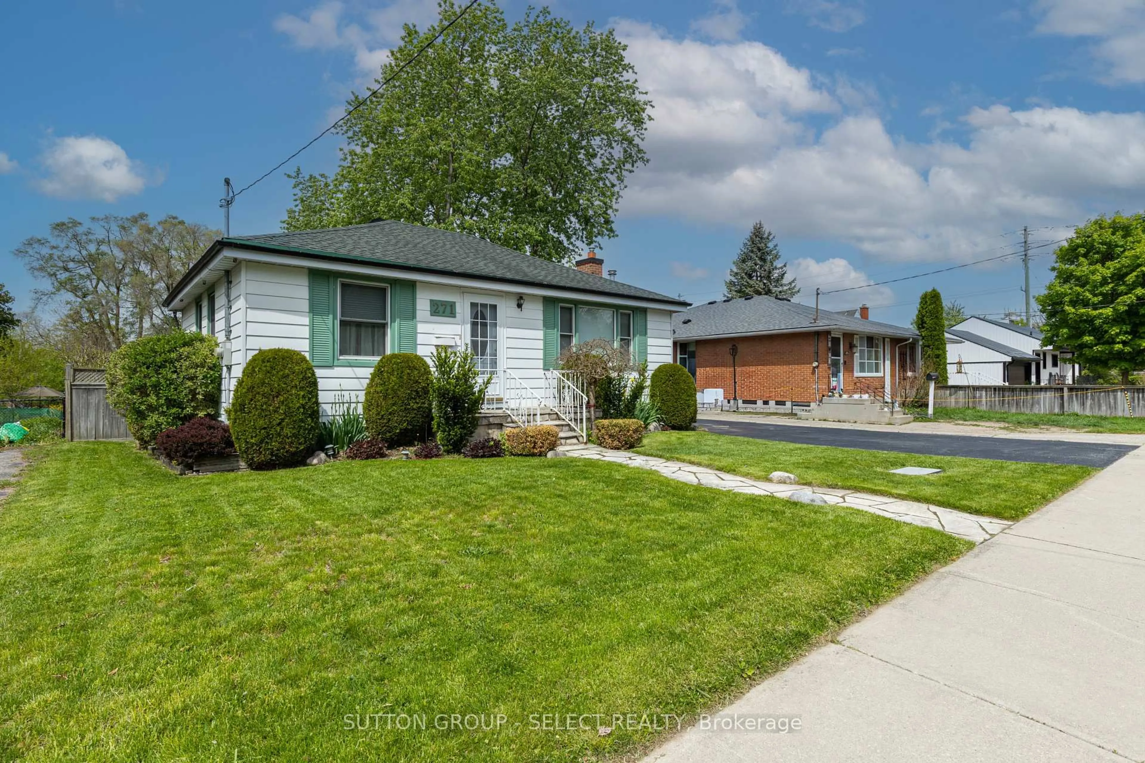 Home with vinyl exterior material, street for 271 Taylor St, London East Ontario N5Y 2J6