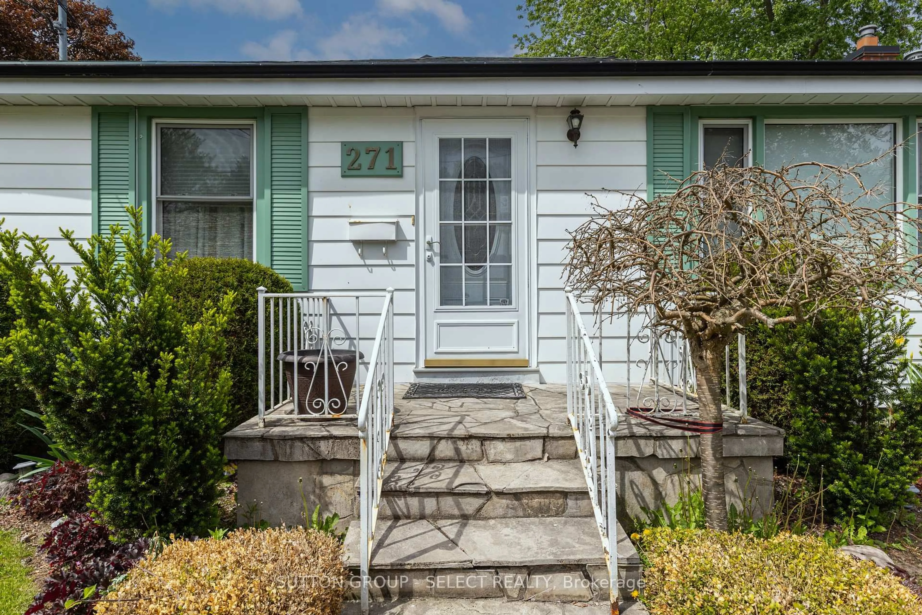Home with vinyl exterior material, street for 271 Taylor St, London East Ontario N5Y 2J6