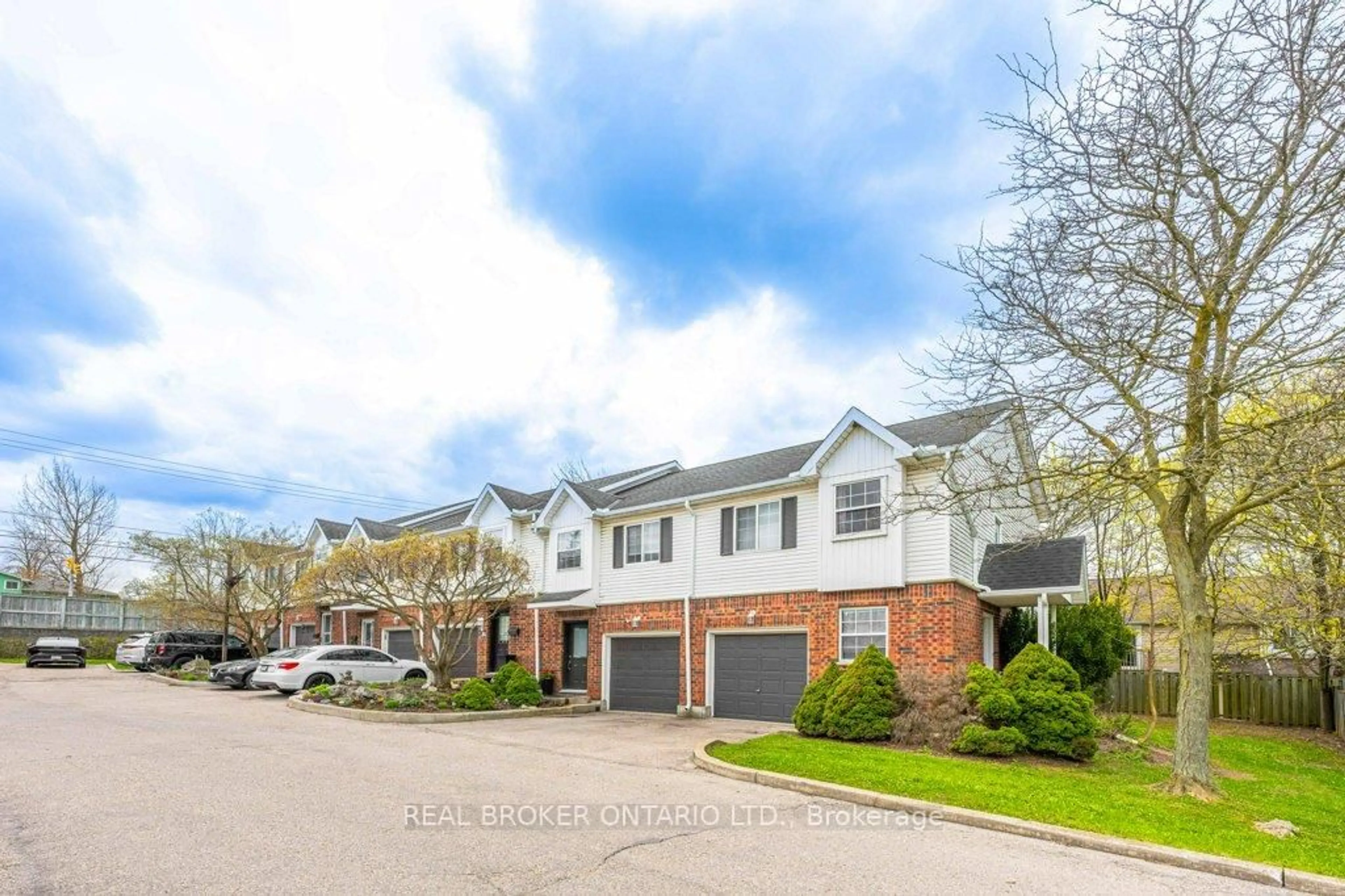 A pic from outside/outdoor area/front of a property/back of a property/a pic from drone, street for 185 Highland Cres #2, Kitchener Ontario N2M 5P8