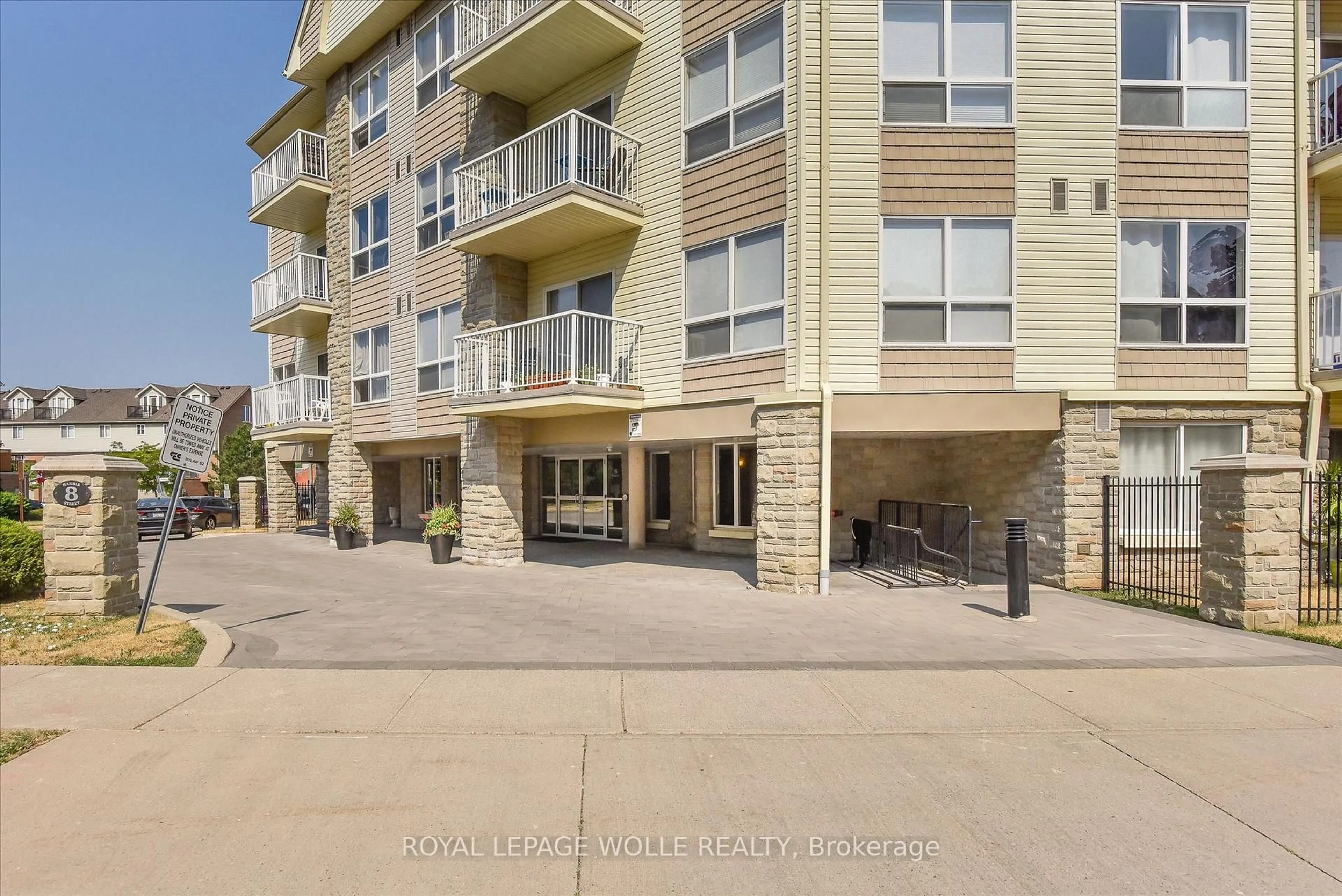 Patio, unknown for 8 Harris St #318, Cambridge Ontario N1R 8R1