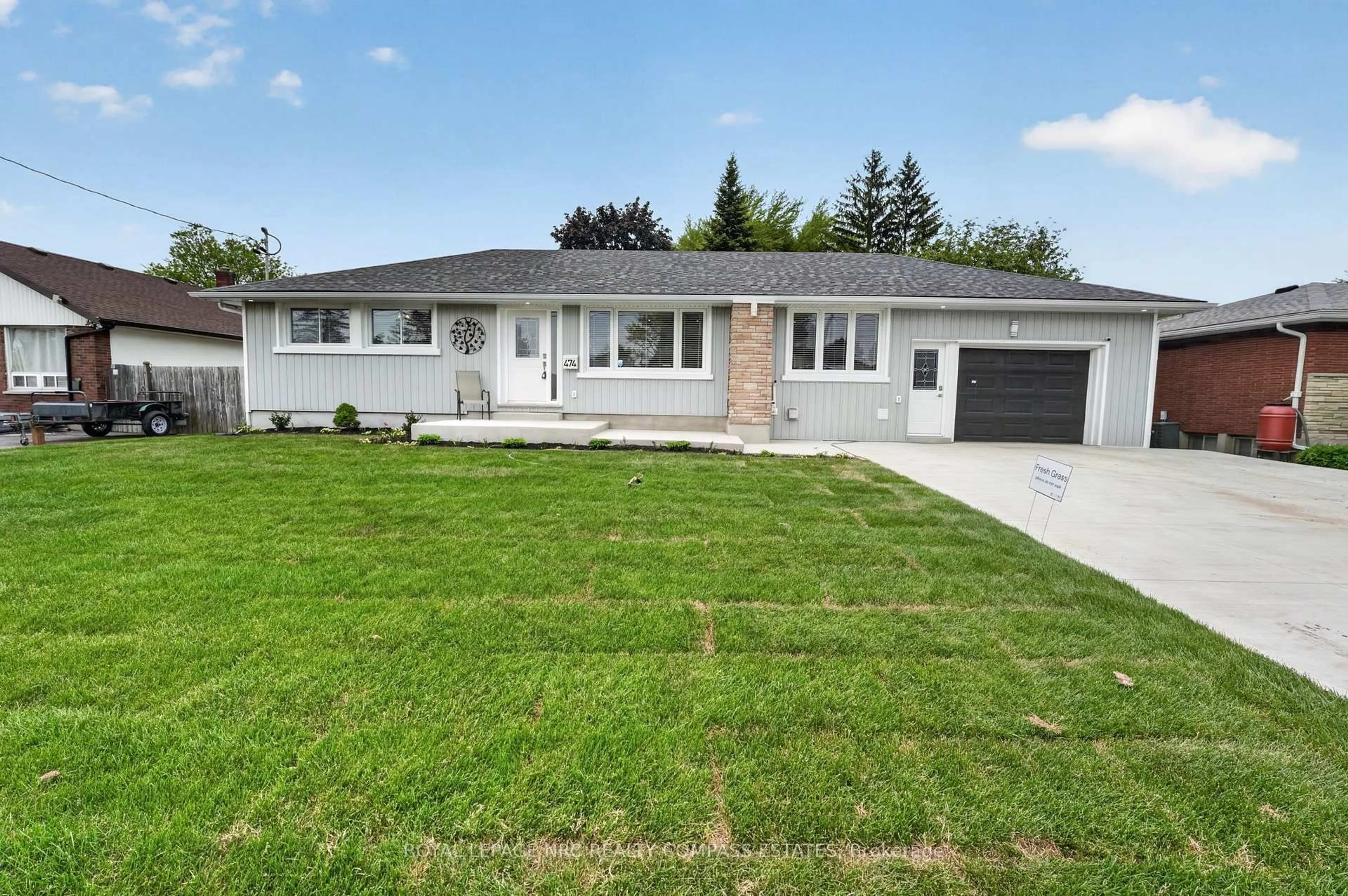Home with vinyl exterior material, street for 474 Fitch St, Welland Ontario L3C 4W9