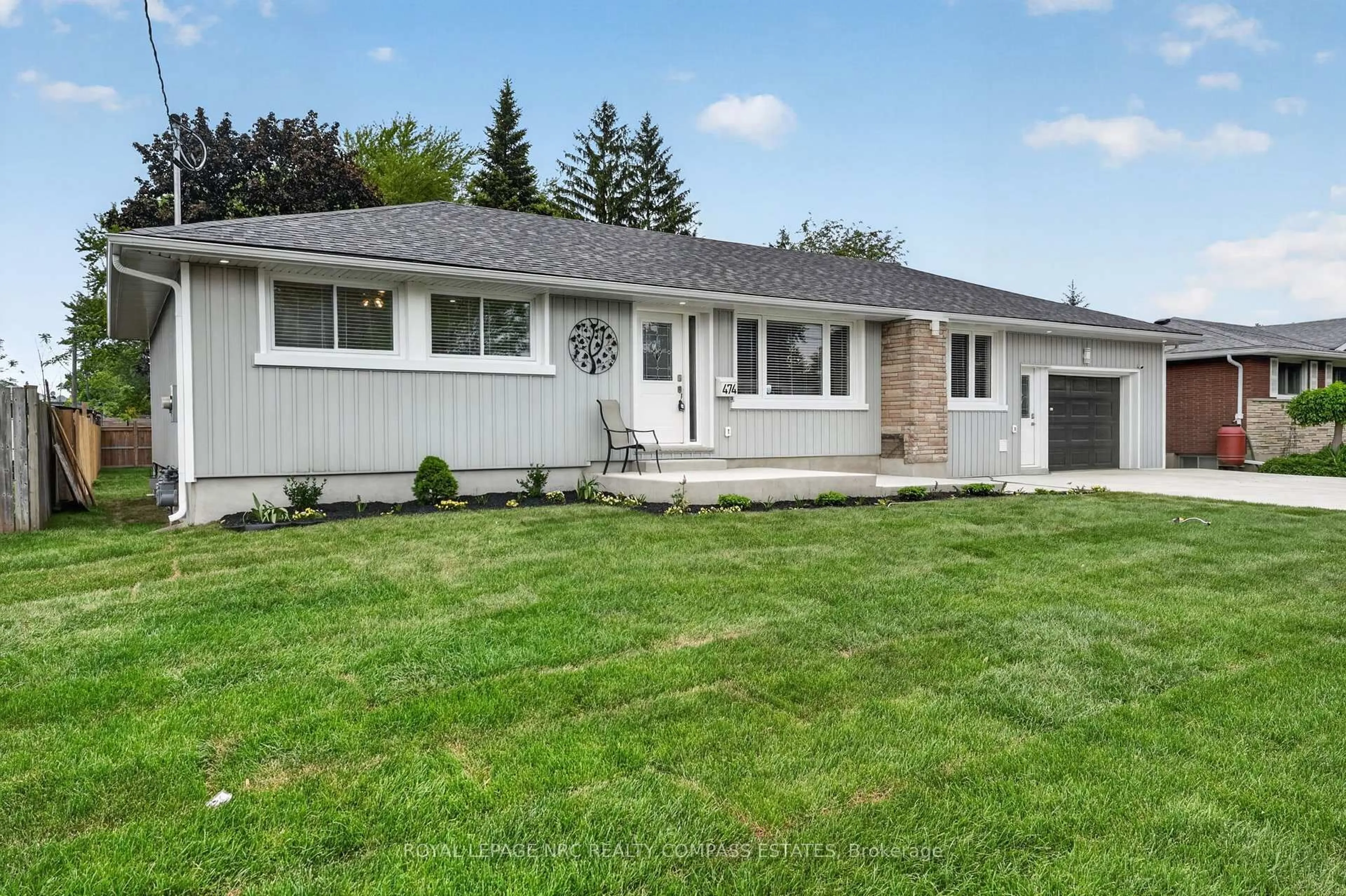 Home with vinyl exterior material, street for 474 Fitch St, Welland Ontario L3C 4W9