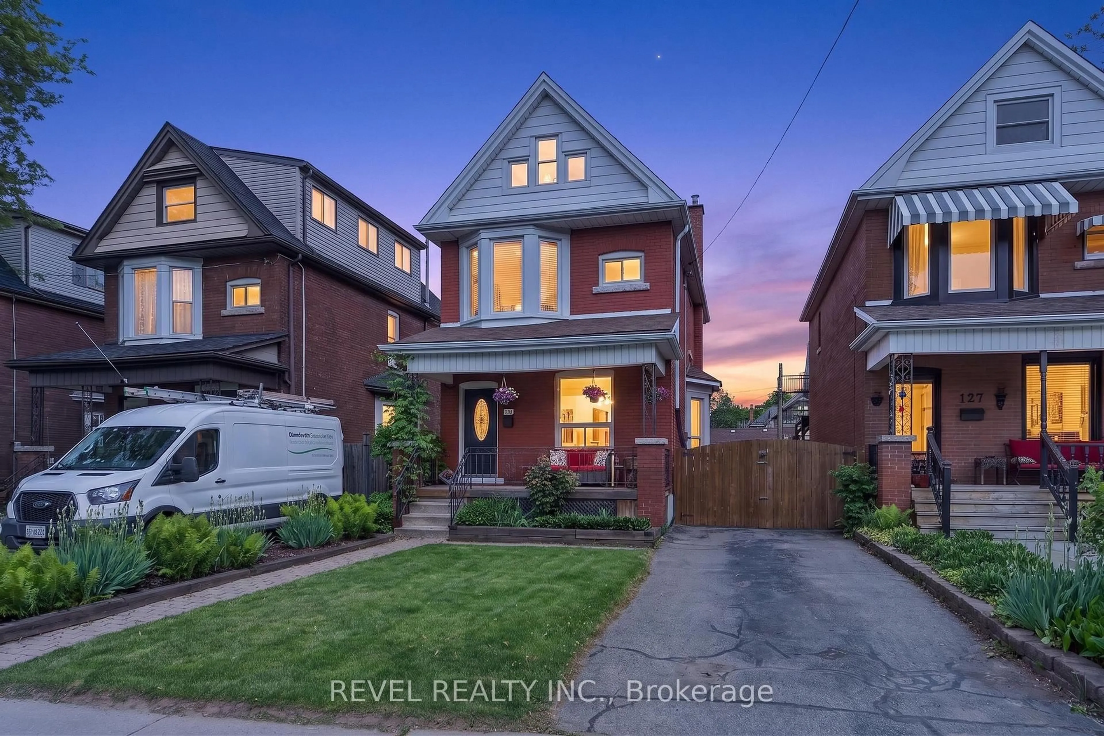 Home with brick exterior material, street for 125 Balsam Ave, Hamilton Ontario L8M 3B4