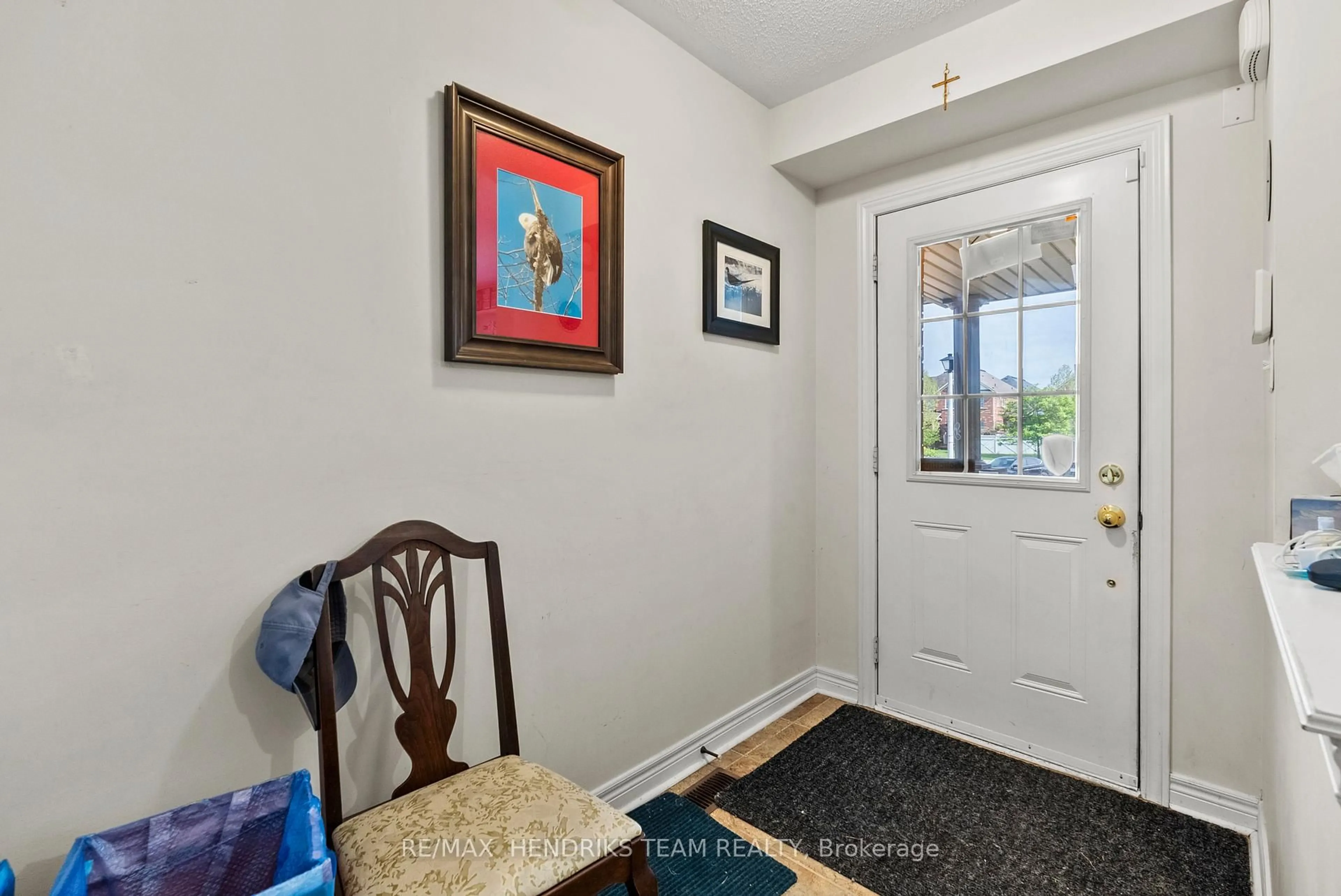 Indoor entryway for 4 Durham Way, St. Catharines Ontario L0S 1J0