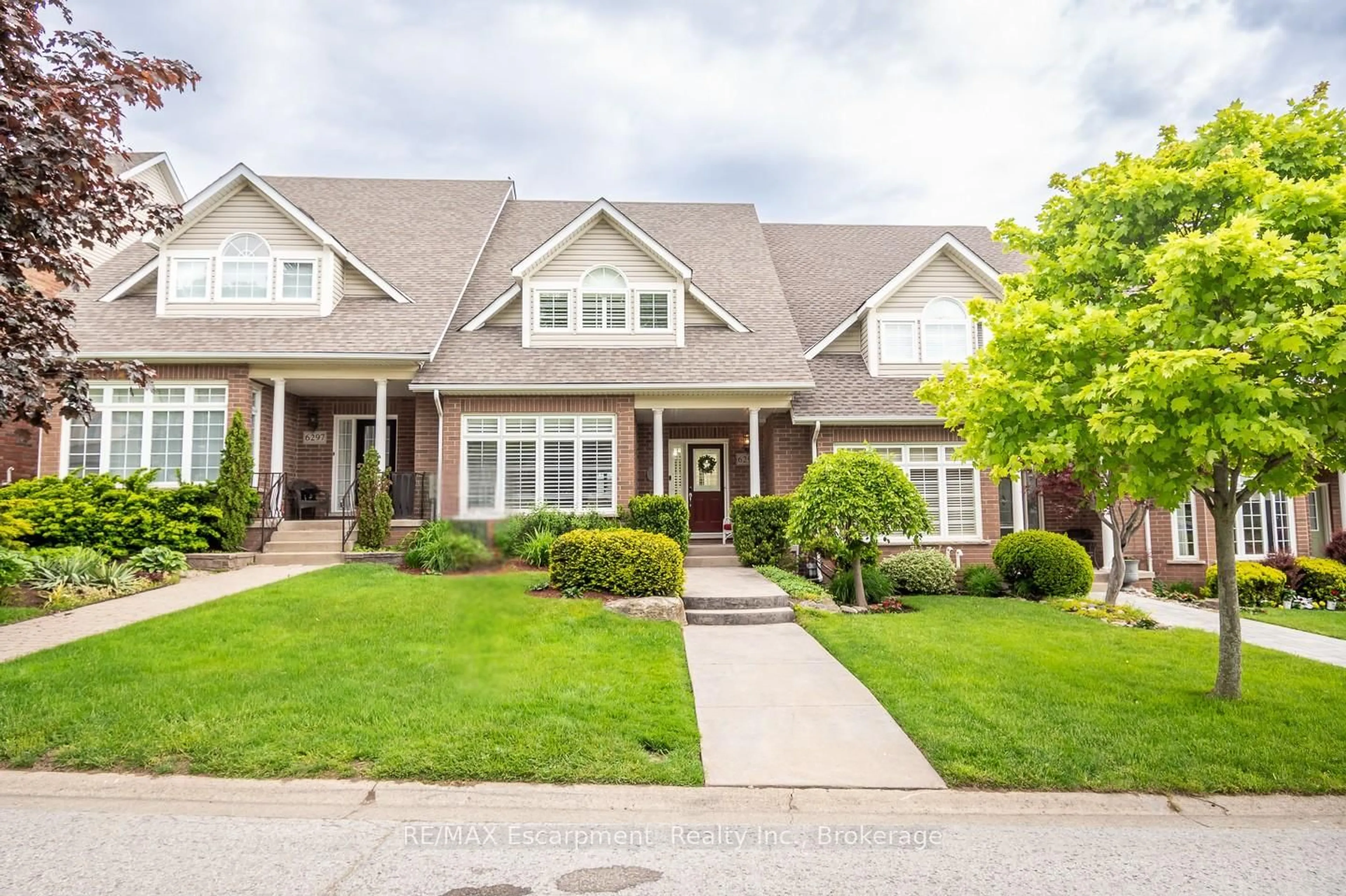 Home with brick exterior material, street for 6293 Pinestone Rd, Niagara Falls Ontario L2J 4L1