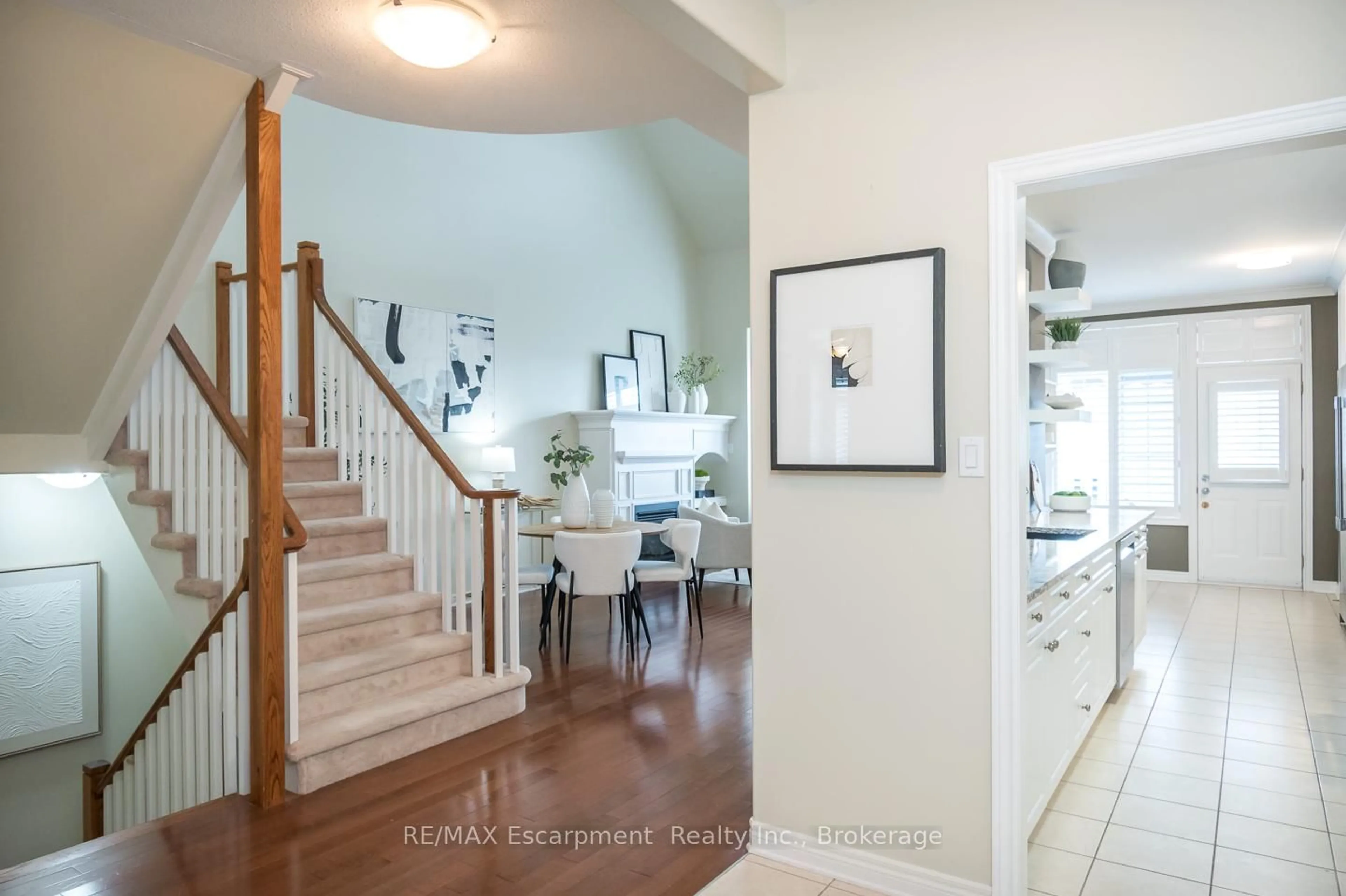 Indoor entryway for 6293 Pinestone Rd, Niagara Falls Ontario L2J 4L1