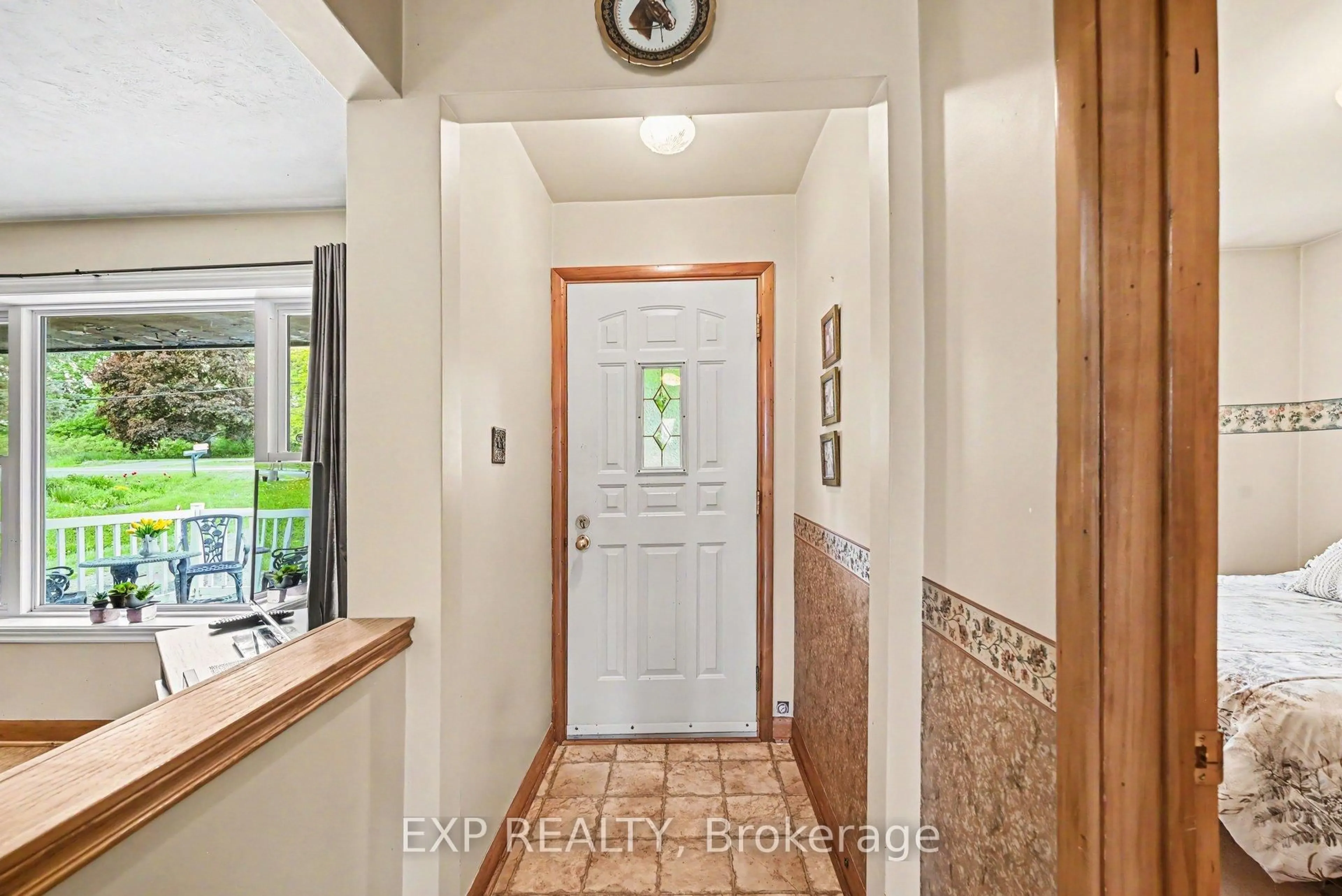 Indoor entryway for 19460 County 2 Rd, South Glengarry Ontario K0C 2E0