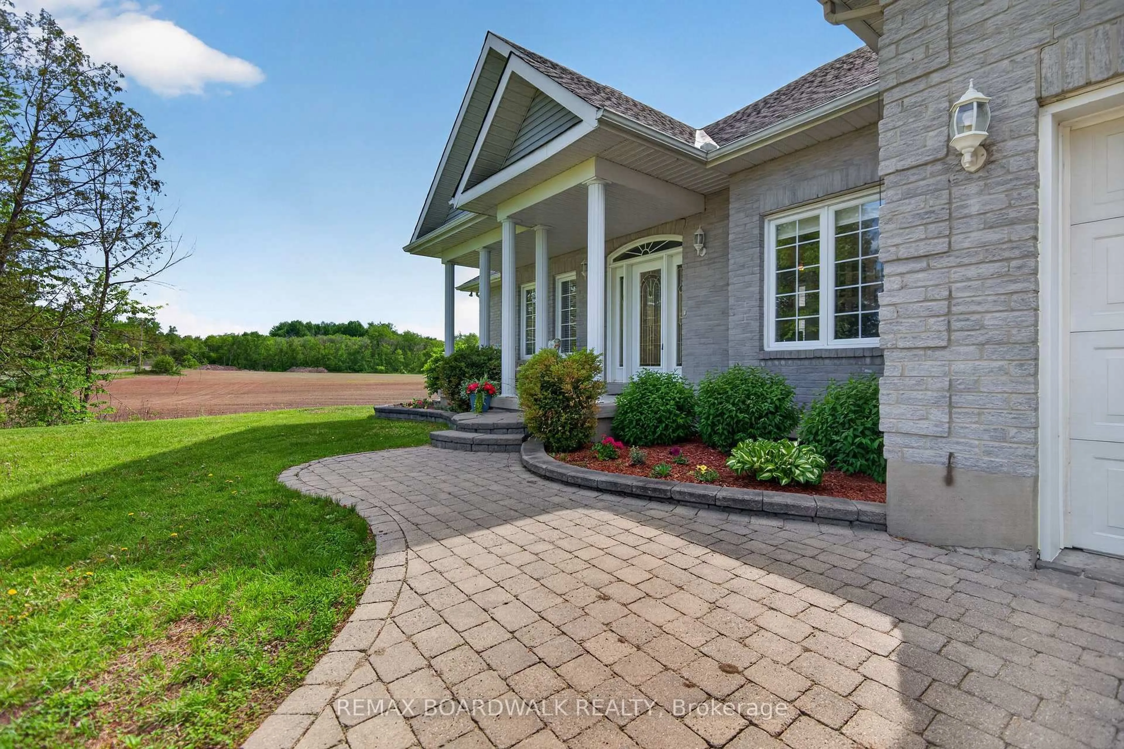 Home with brick exterior material, unknown for 520 Route 100 St, Russell Ontario K4R 1E5