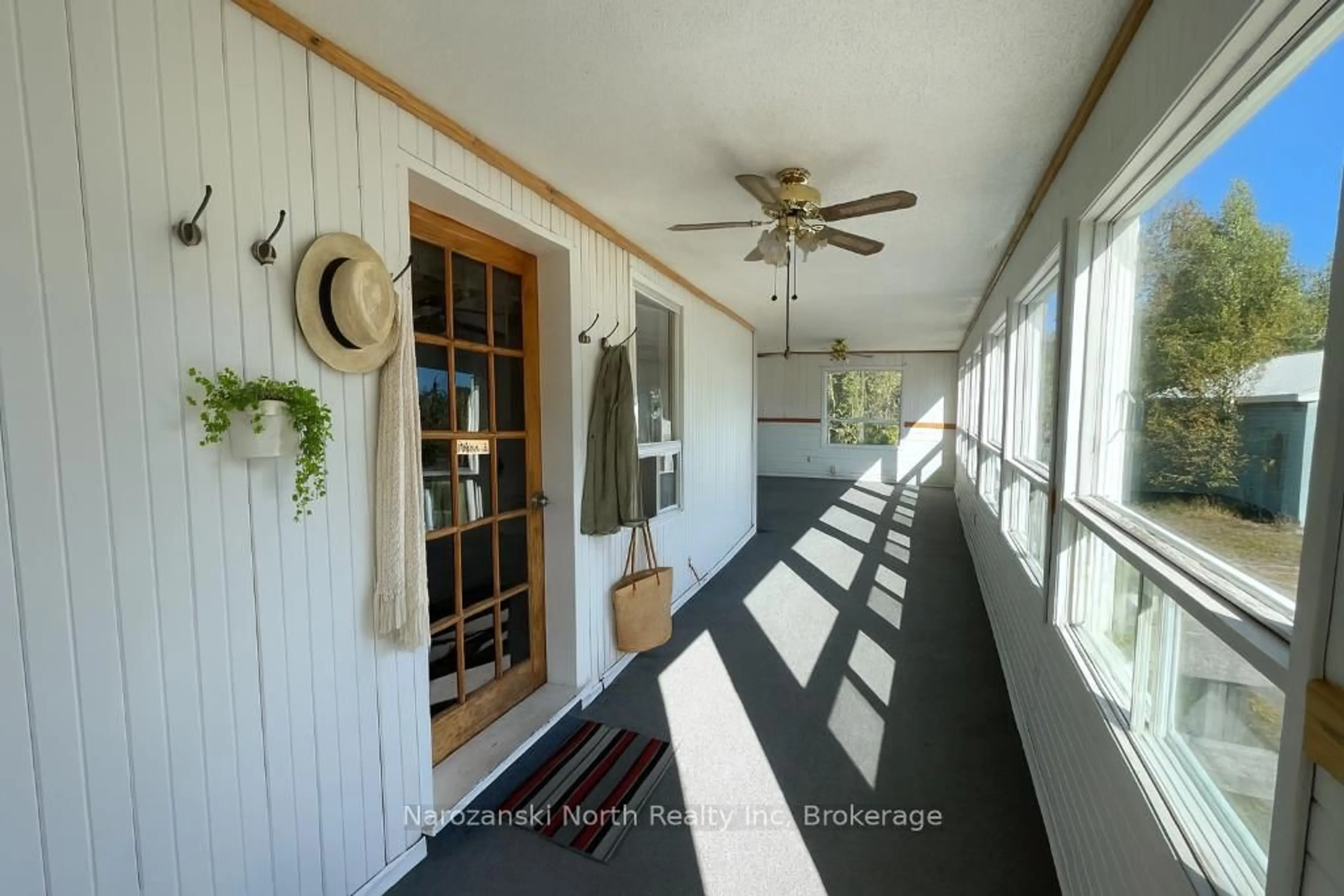 Indoor entryway for 2855 64 Highway, French River Ontario P0M 2N0