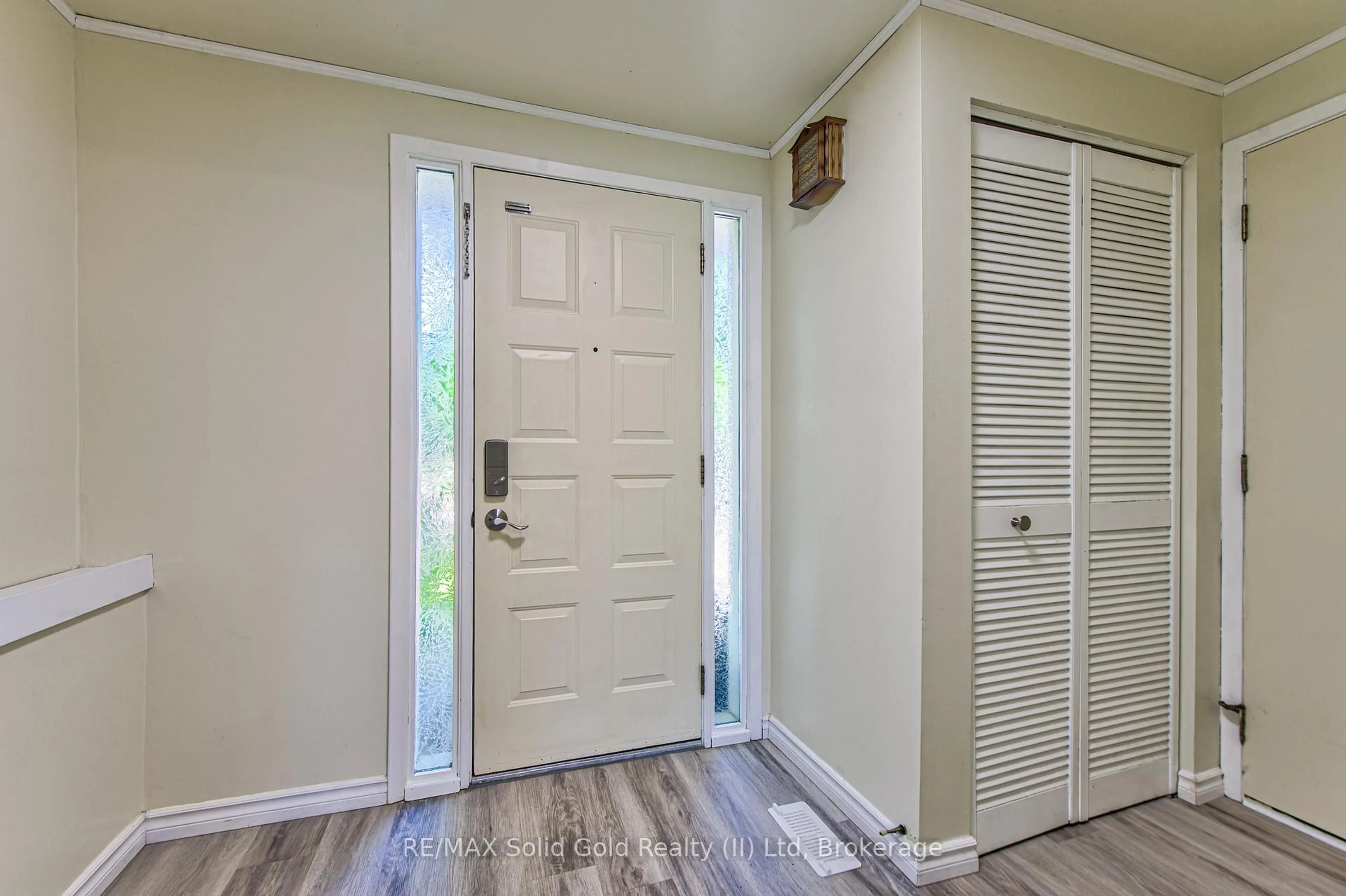 Indoor entryway for 164 White Pine Cres, Waterloo Ontario N2V 1C1