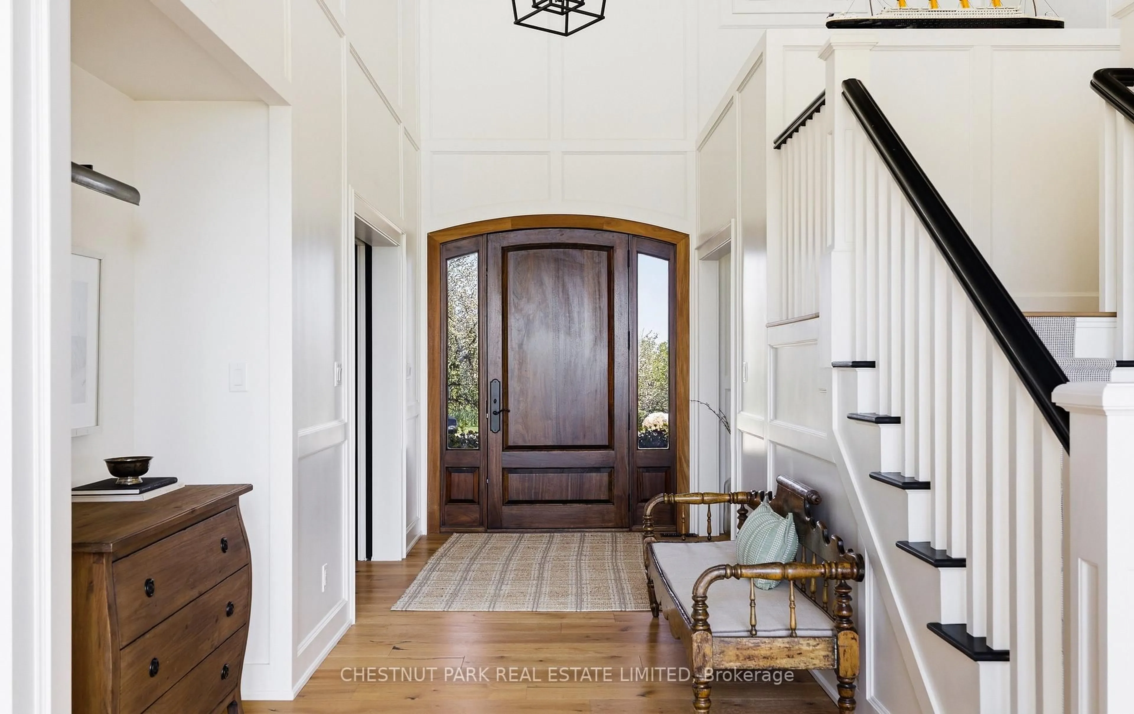 Indoor entryway for 678457 Centre Rd, Mulmur Ontario L9V 0E7