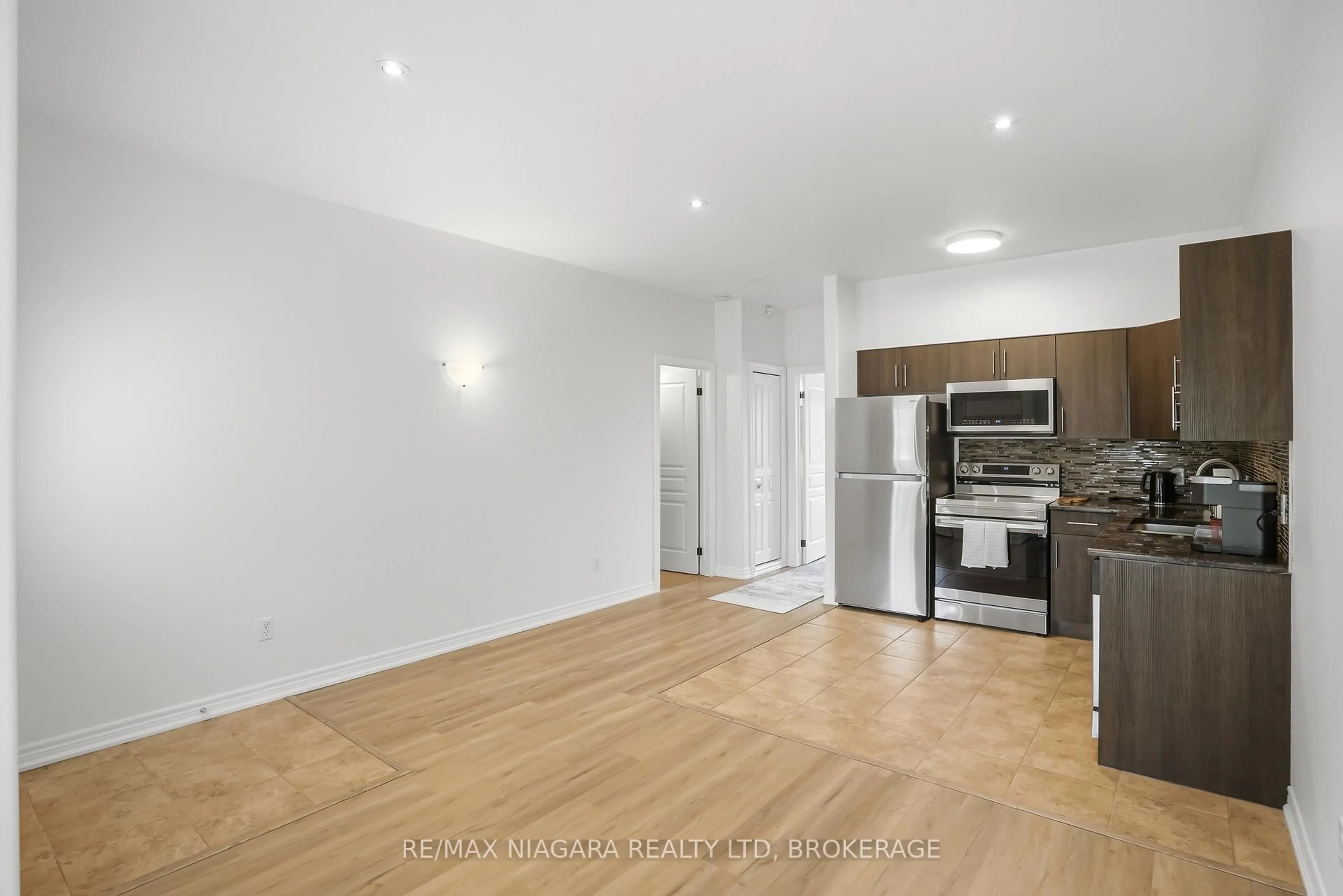 Unknown for 6045 Dunn St #104, Niagara Falls Ontario L2G 2P2