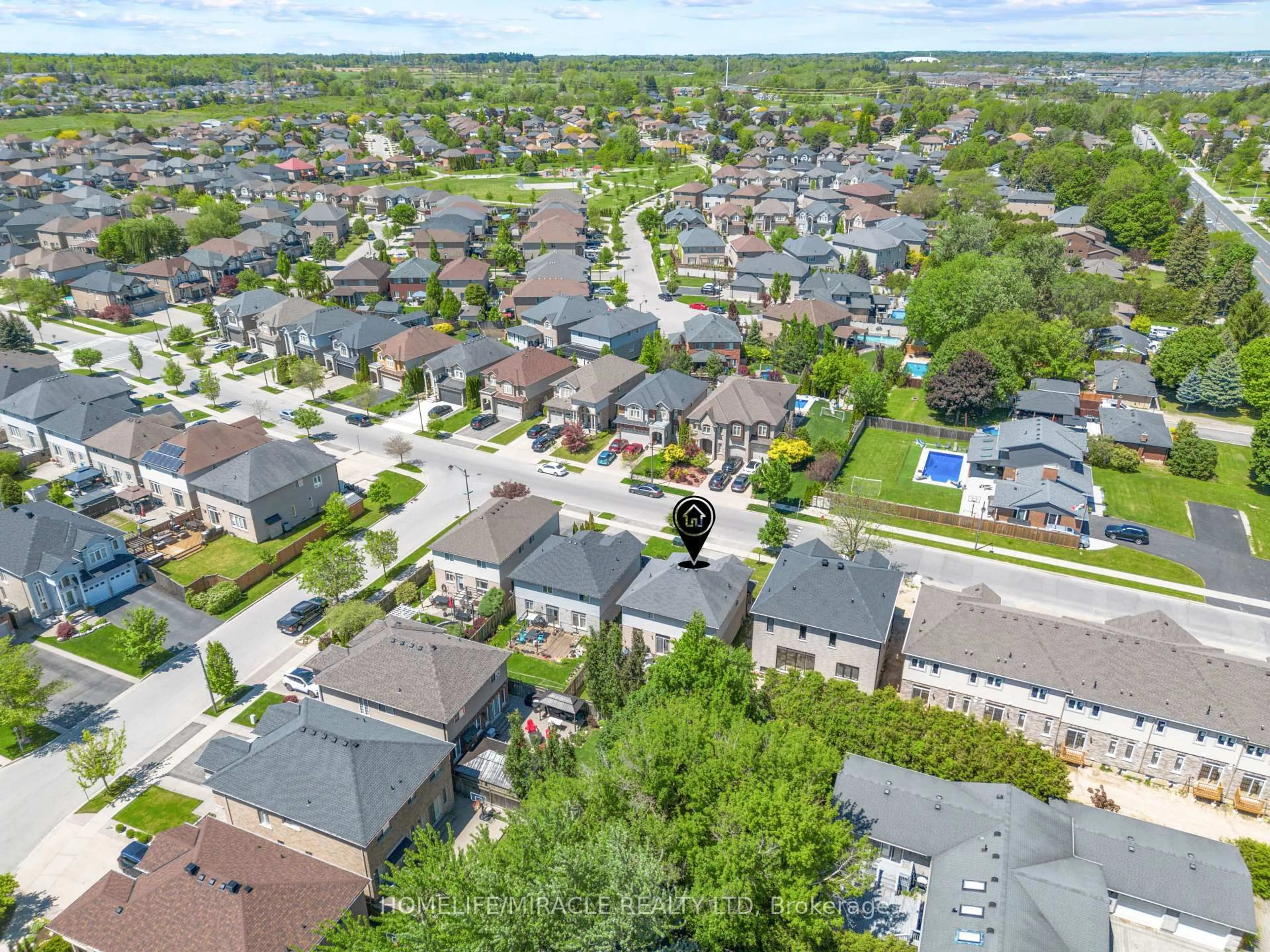 A pic from outside/outdoor area/front of a property/back of a property/a pic from drone, street for 21 Davinci Blvd, Hamilton Ontario L9B 0C5