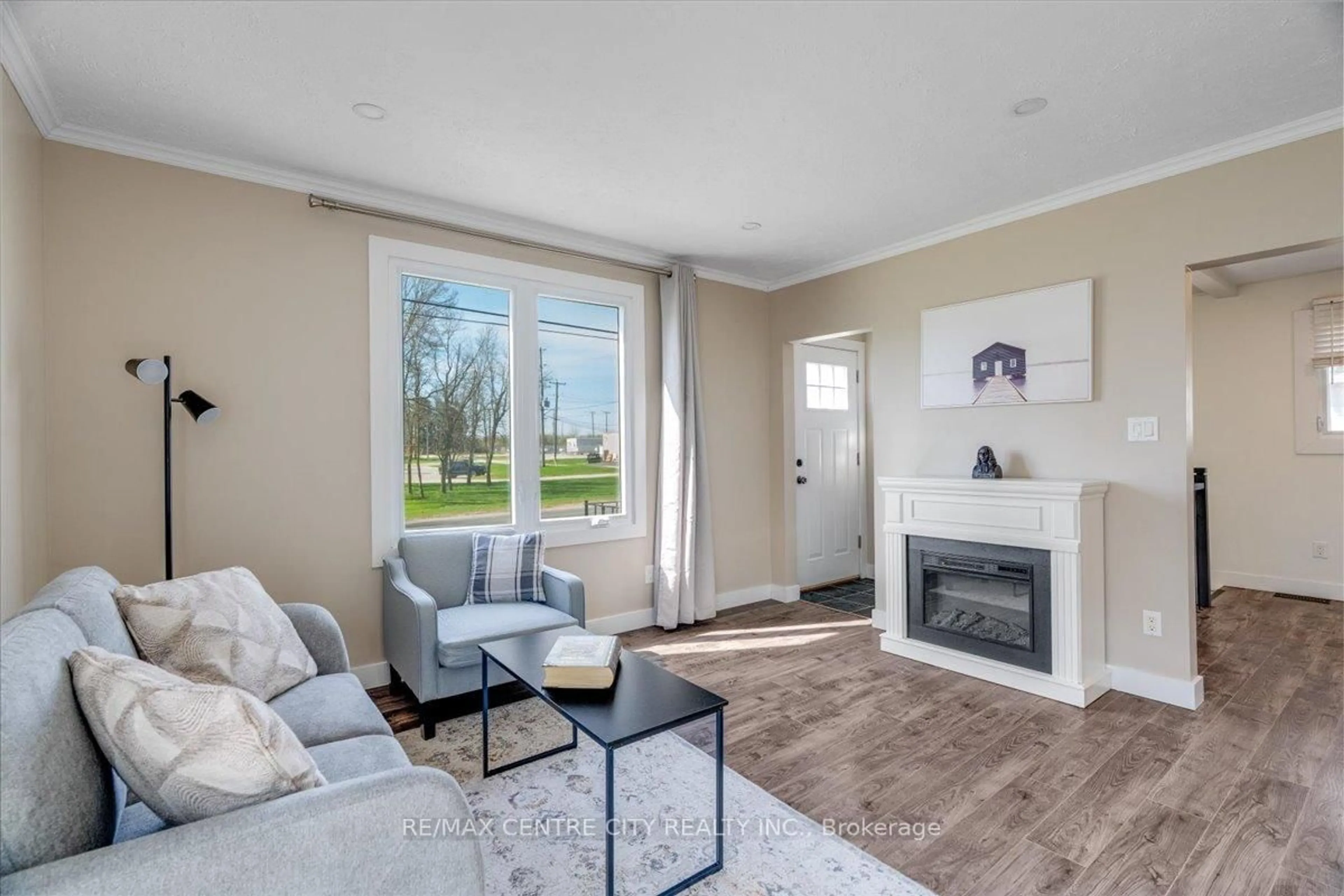 Living room with furniture, wood/laminate floor for 359 Albert St, Strathroy-Caradoc Ontario N7G 1W4