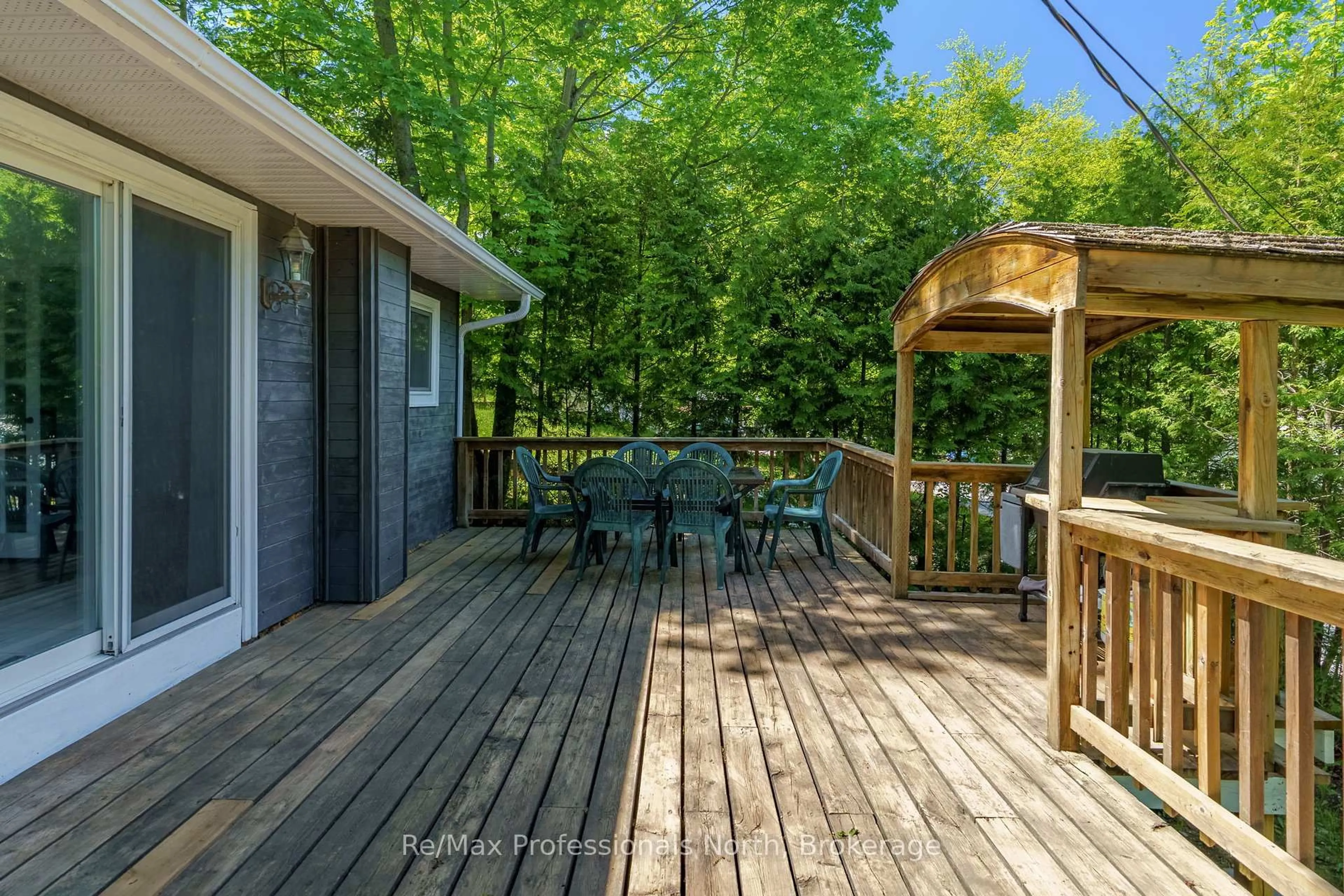 Patio, unknown for 237 Musquash Rd, Gravenhurst Ontario P1P 0E3