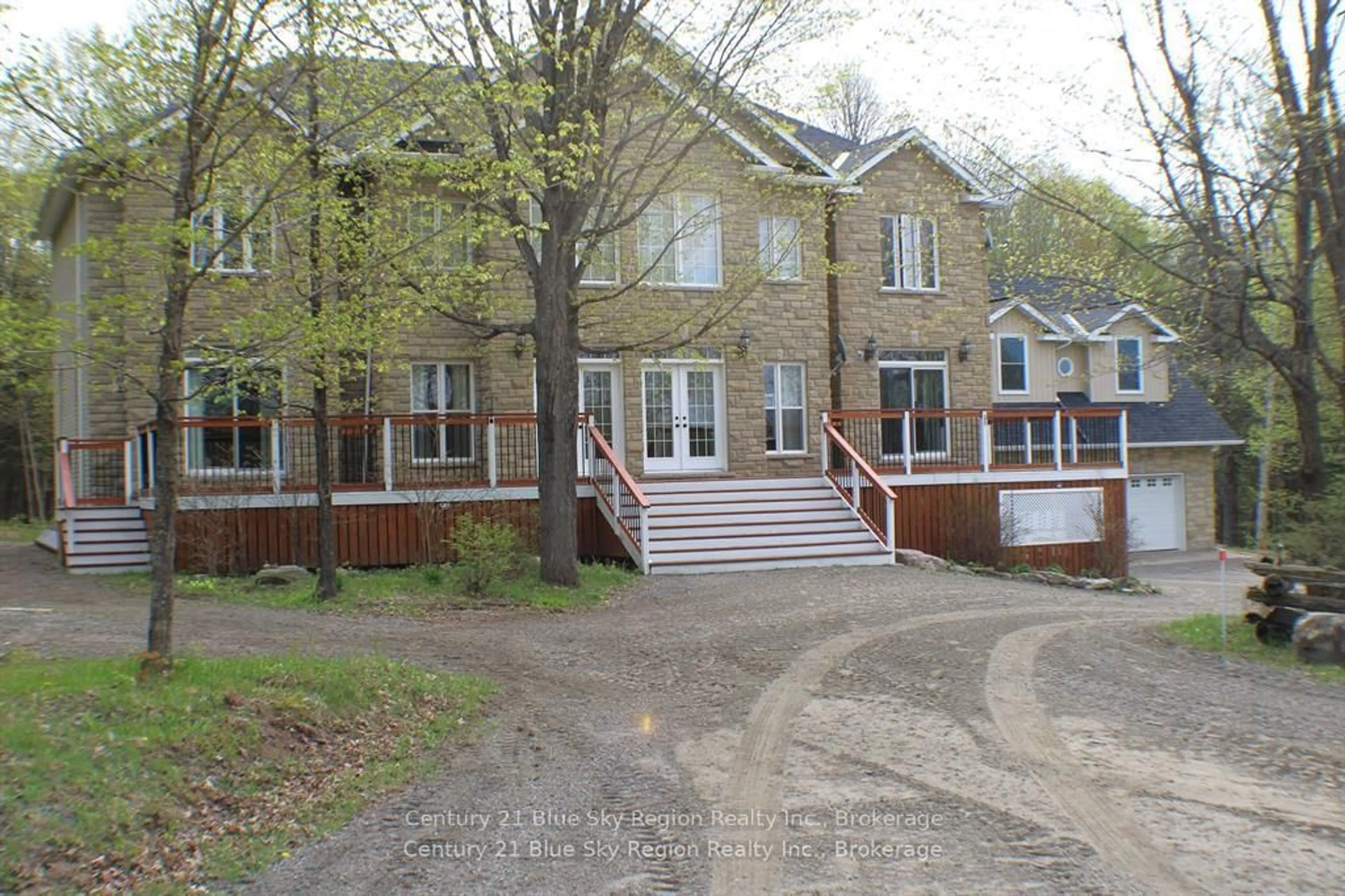 A pic from outside/outdoor area/front of a property/back of a property/a pic from drone, street for 615 Seagull Lake Rd, Parry Sound Remote Area Ontario P0H 1A0