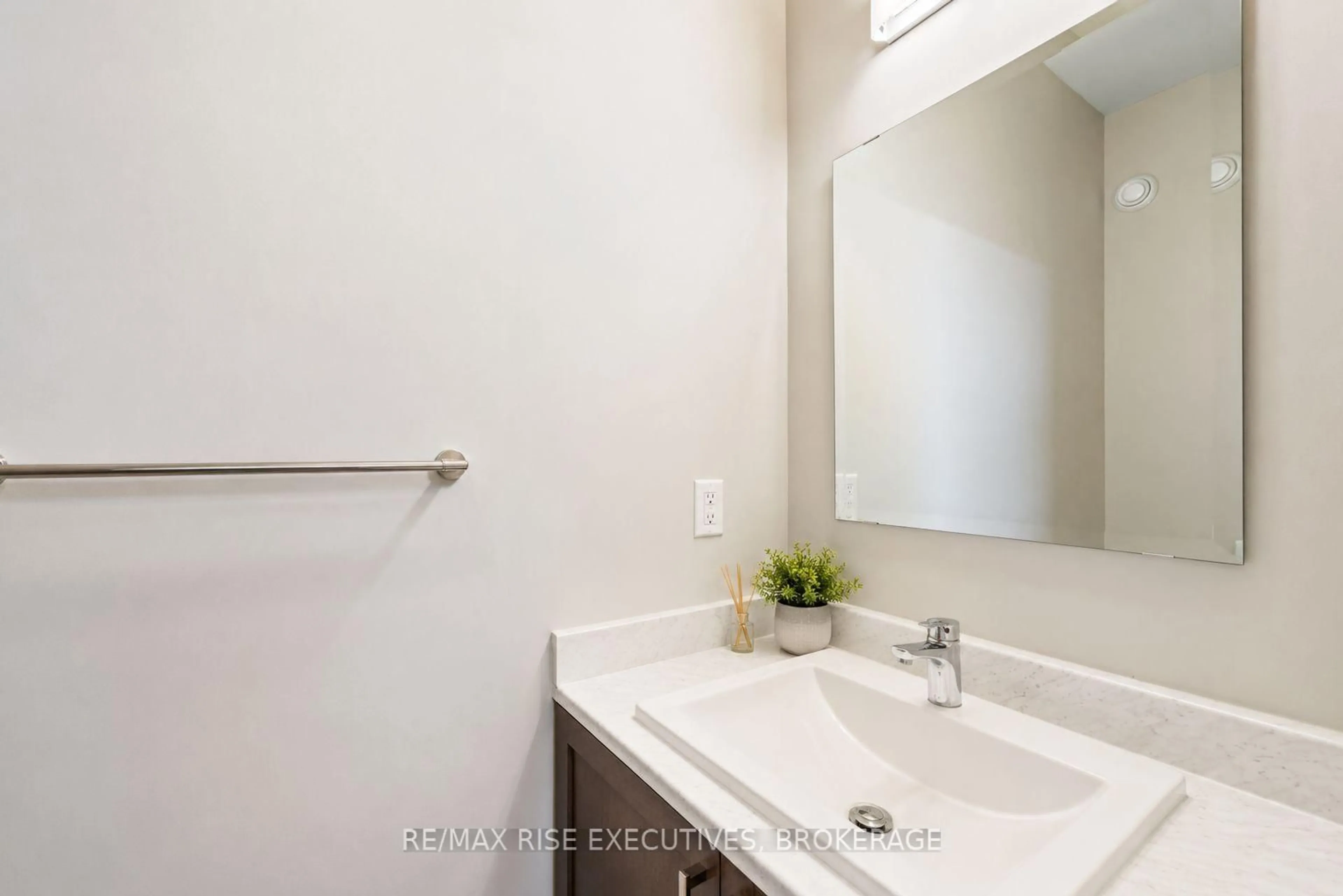 Standard bathroom, ceramic/tile floor for 1201 Max Cres, Kingston Ontario K7P 0P2