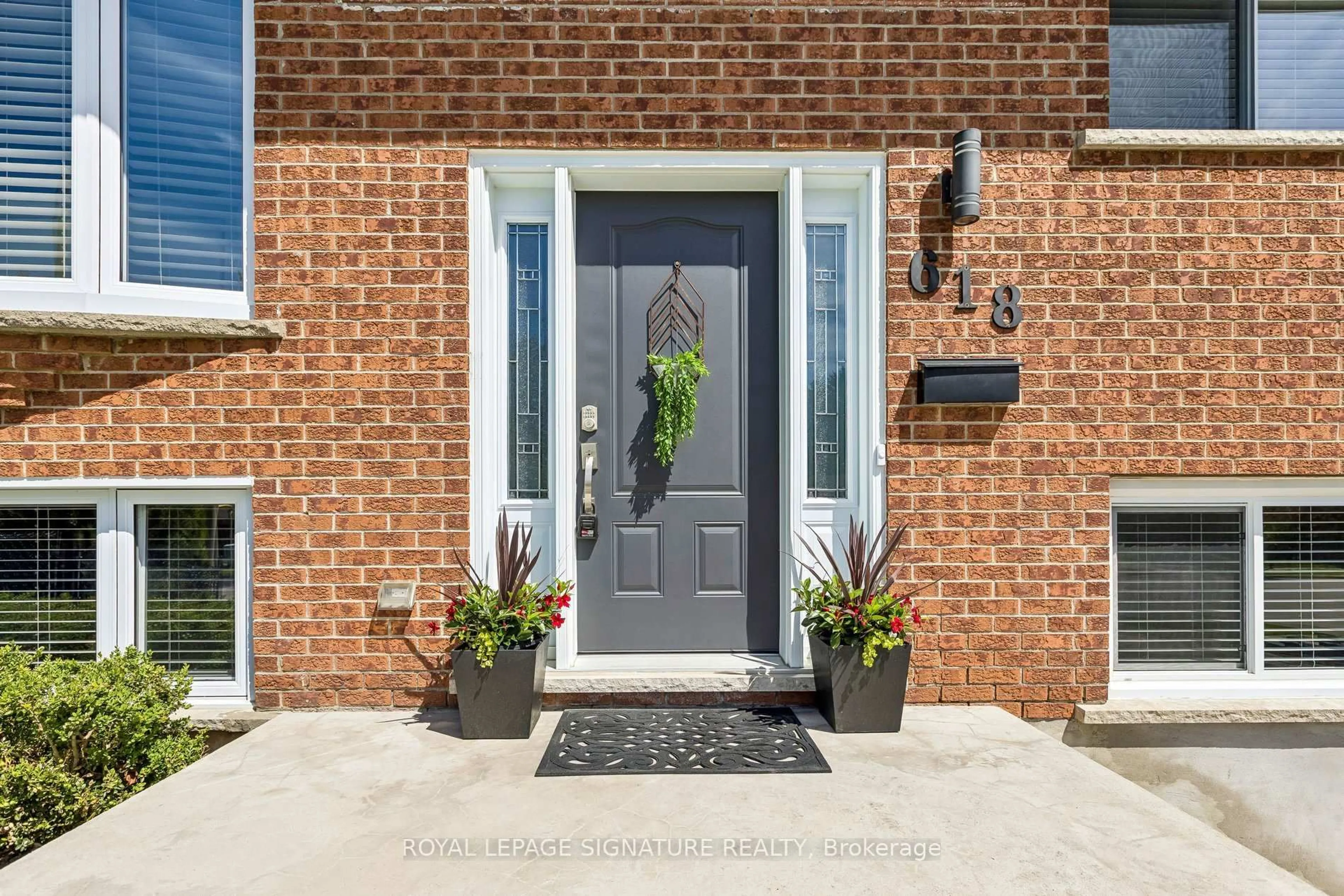Indoor entryway for 618 Fern Rd, Waterloo Ontario N2V 1G6
