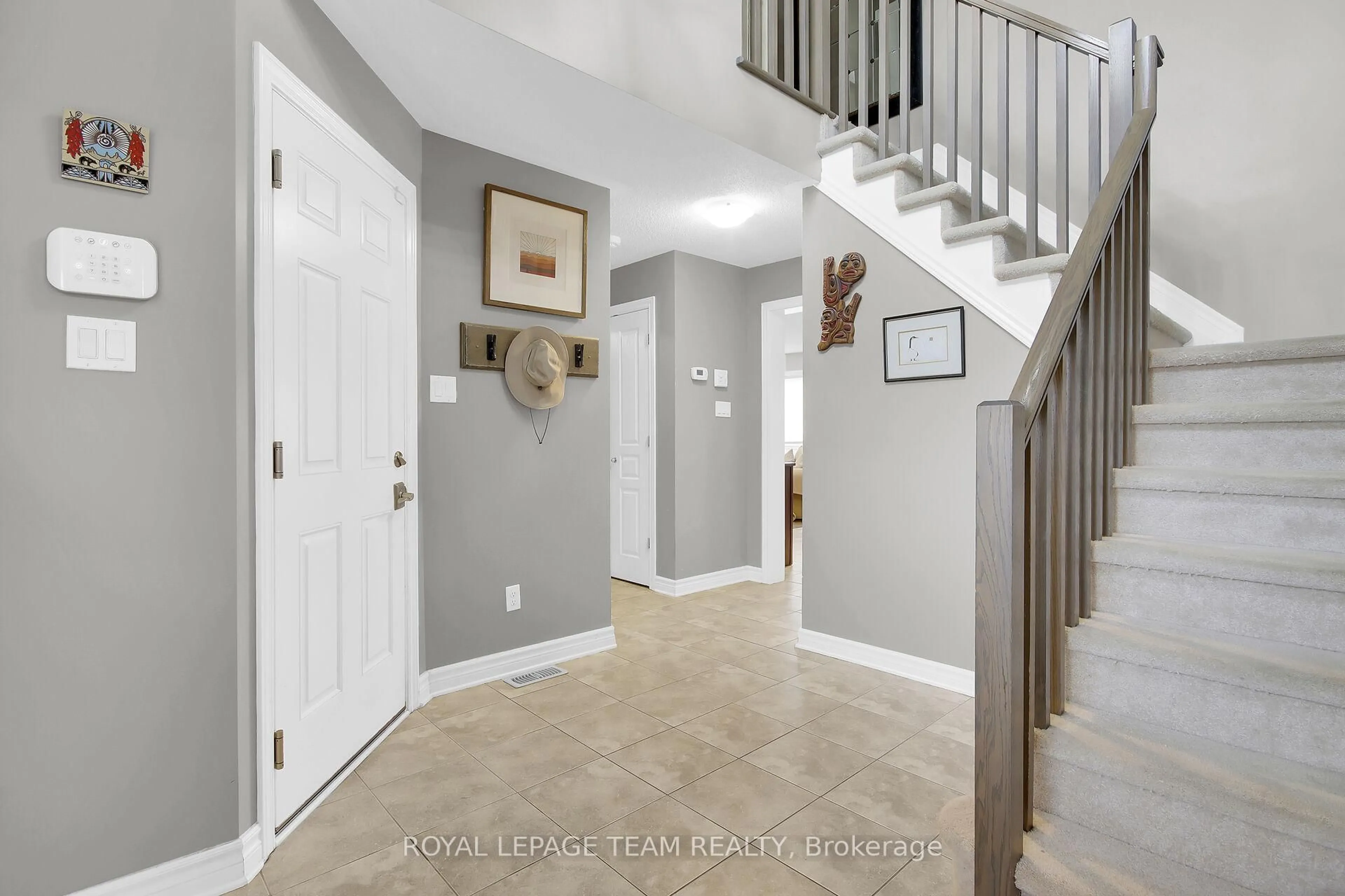 Indoor entryway for 638 Robert Hill Dr, Almonte Ontario K0A 1A0