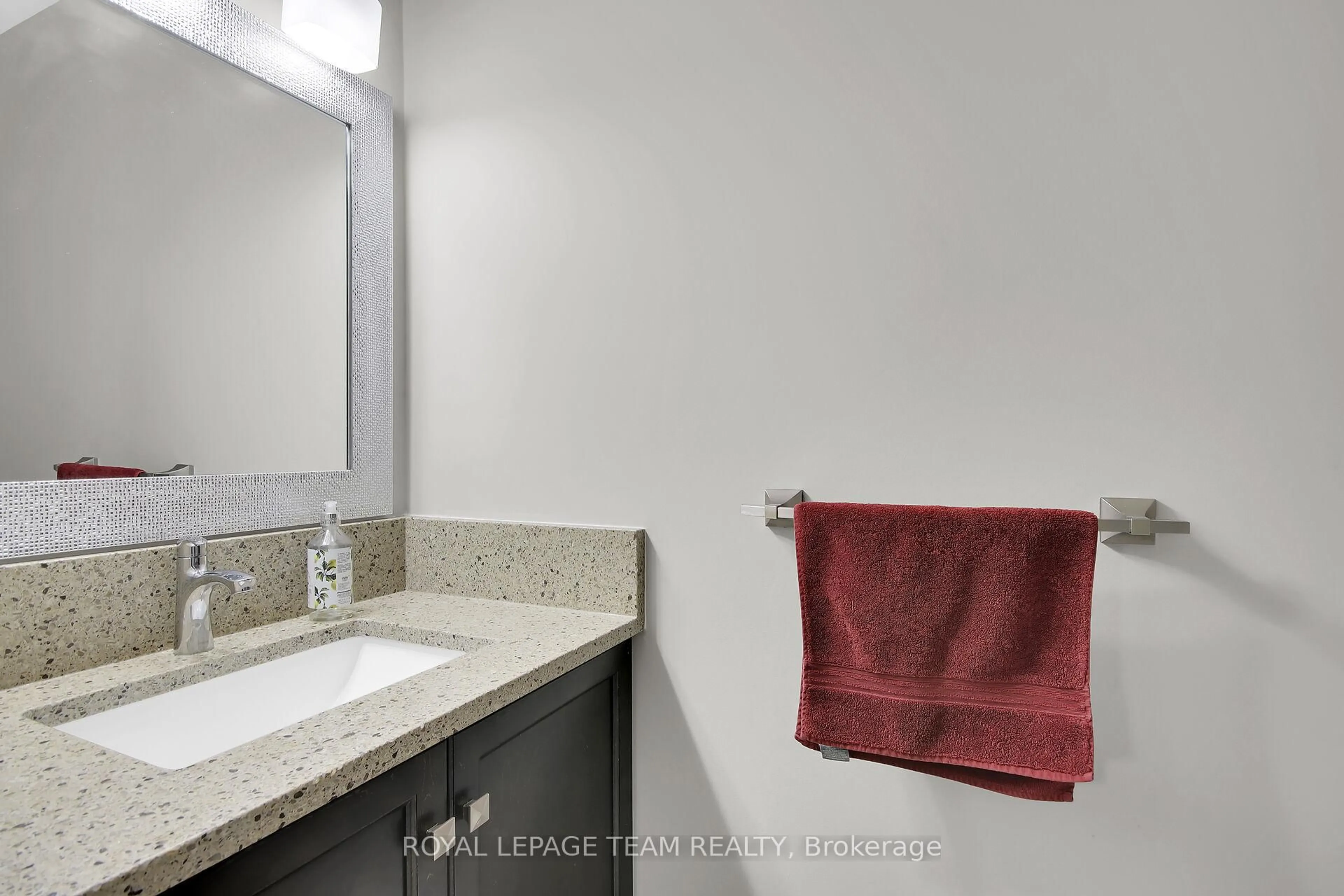 Standard bathroom, ceramic/tile floor for 638 Robert Hill Dr, Almonte Ontario K0A 1A0
