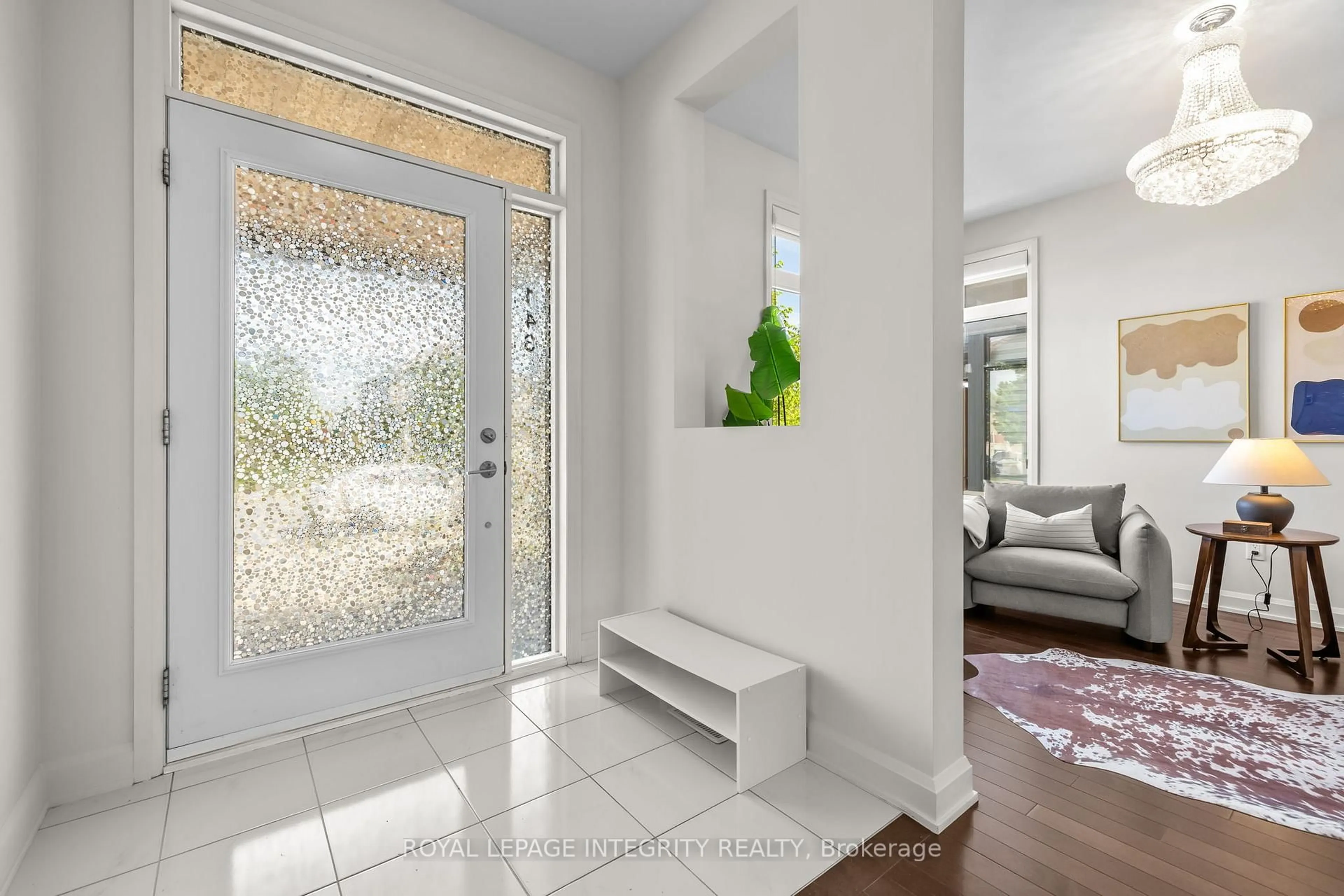 Indoor entryway for 143 Stonemeadow Dr, Ottawa Ontario K2M 0G9