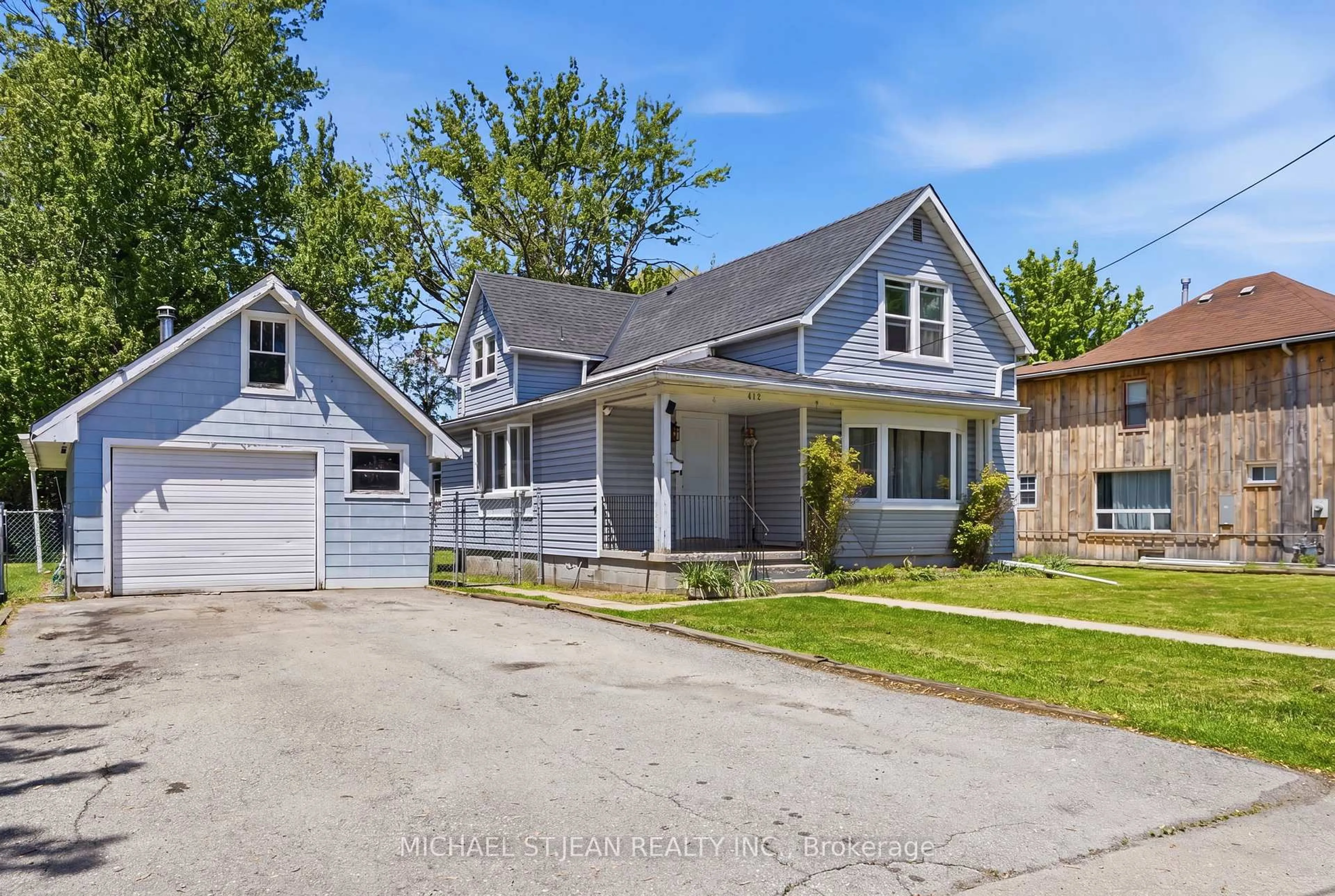 A pic from outside/outdoor area/front of a property/back of a property/a pic from drone, street for 412 Helena St, Haldimand Ontario N1A 2T2